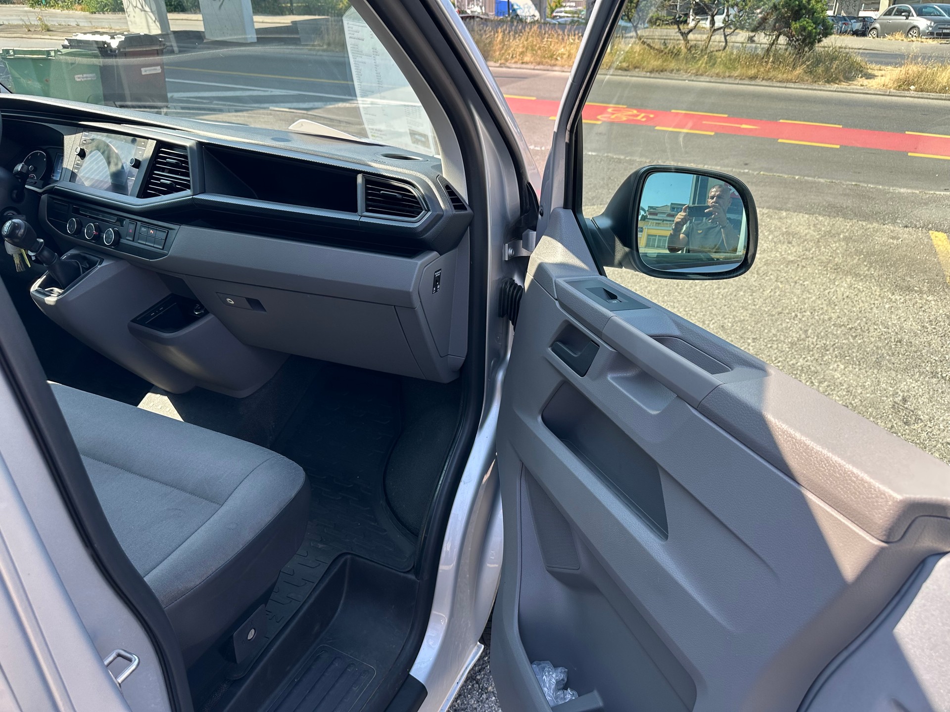 VW T6.1 2.0 TDI Entry-image-8