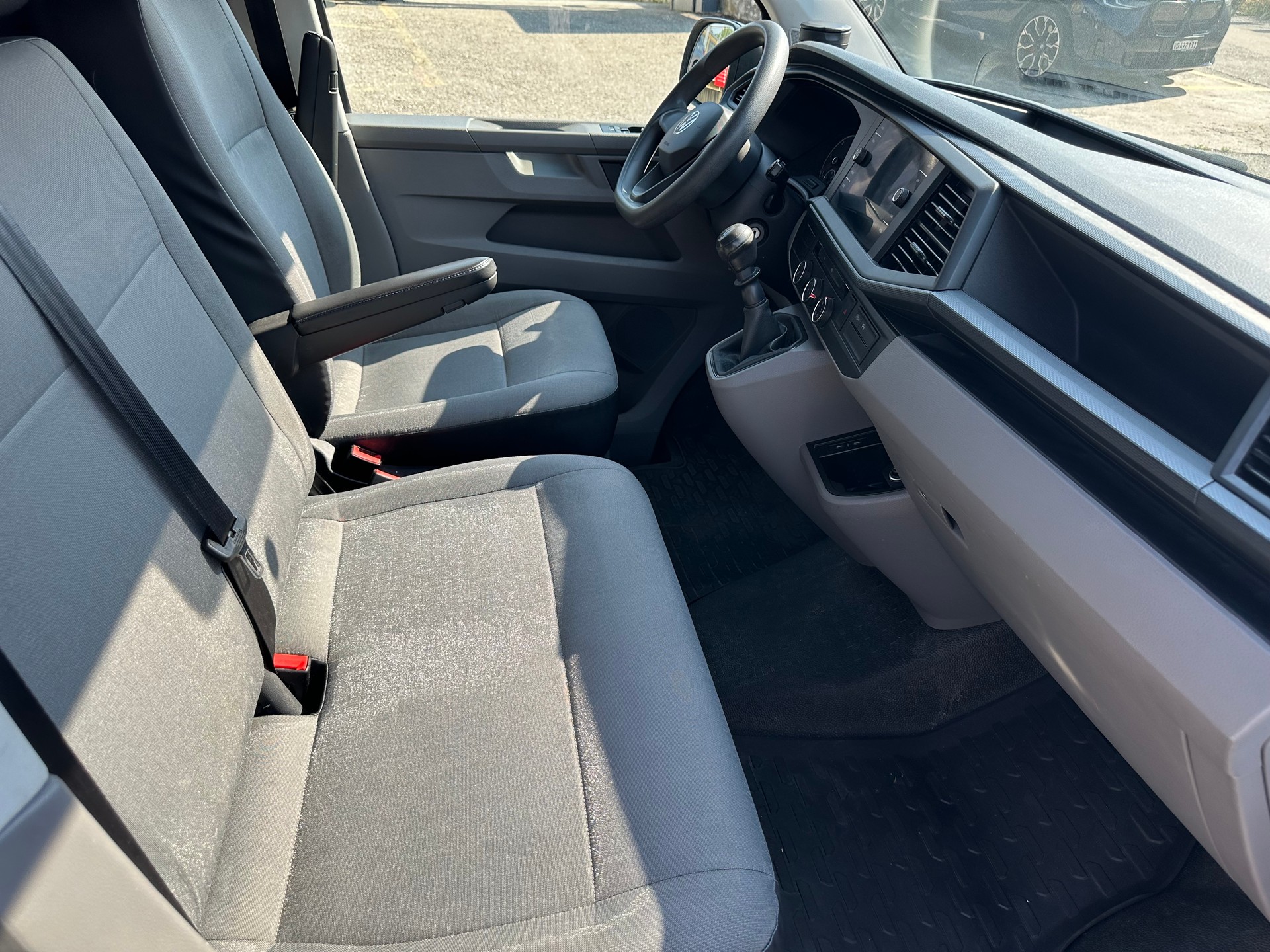 VW T6.1 2.0 TDI Entry-image-7