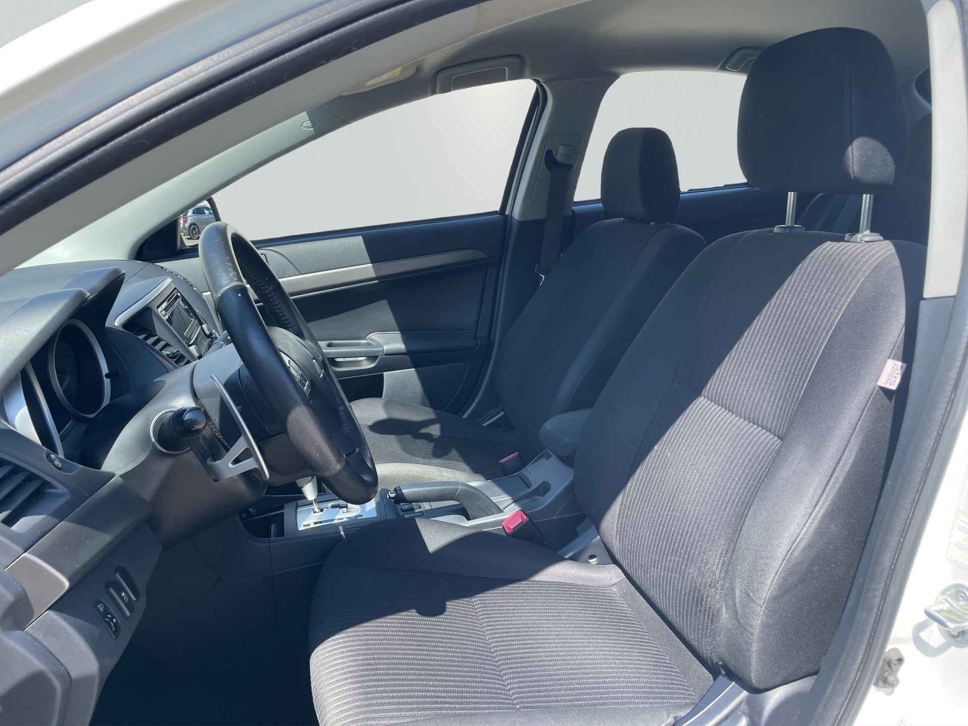 MITSUBISHI Lancer Sportback 1.8 MIVEC Invite CVT-image-9