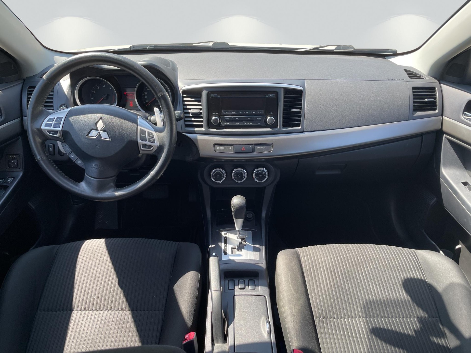 MITSUBISHI Lancer Sportback 1.8 MIVEC Invite CVT-image-10