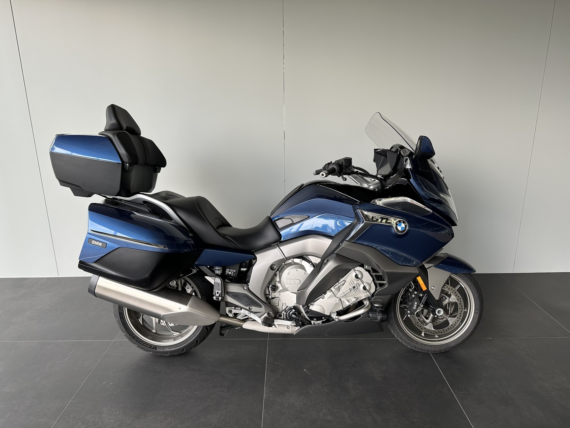BMW K 1600 GTL Exclusive-showroom-element-3