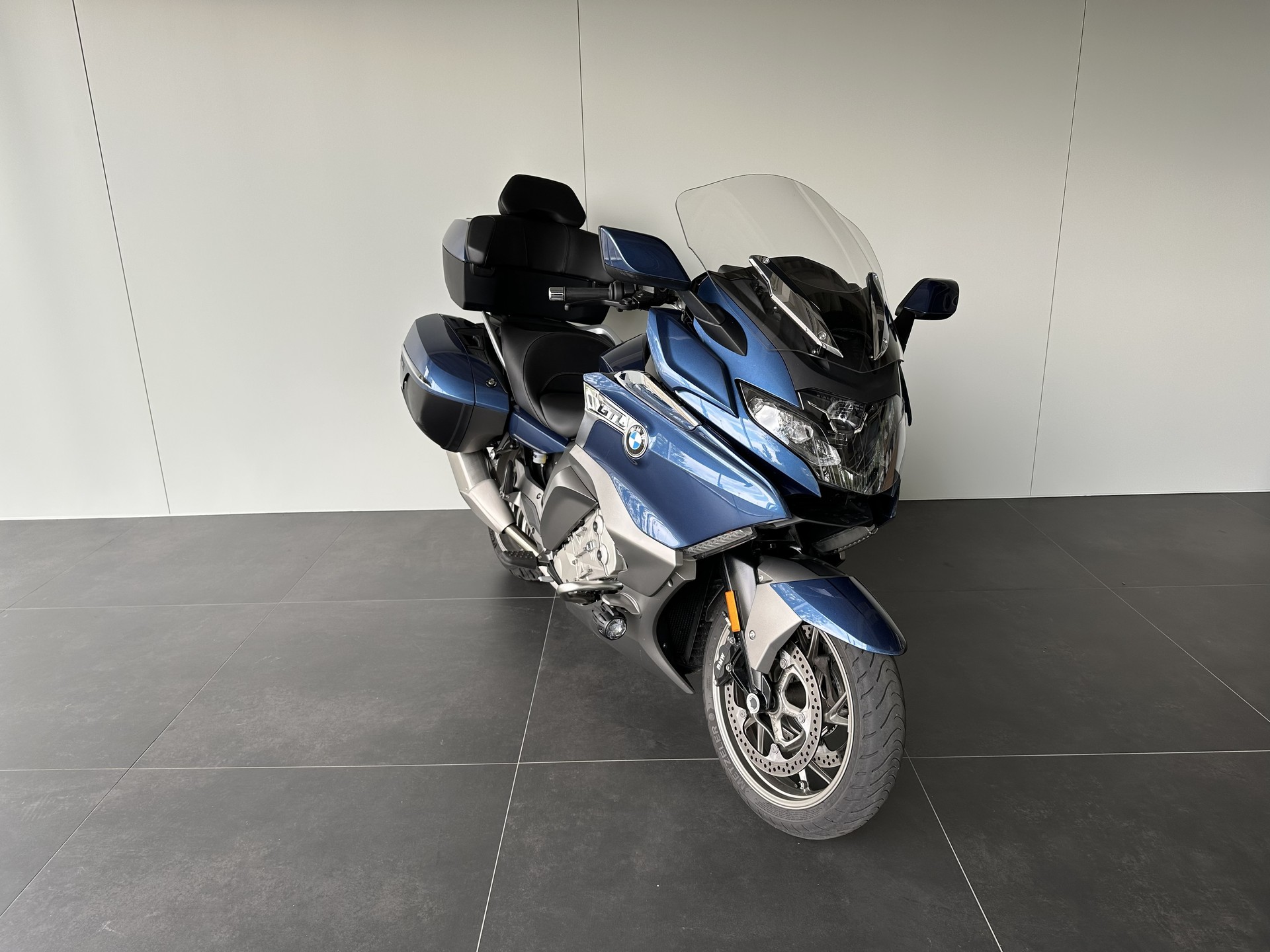 BMW K 1600 GTL Exclusive-showroom-element-2