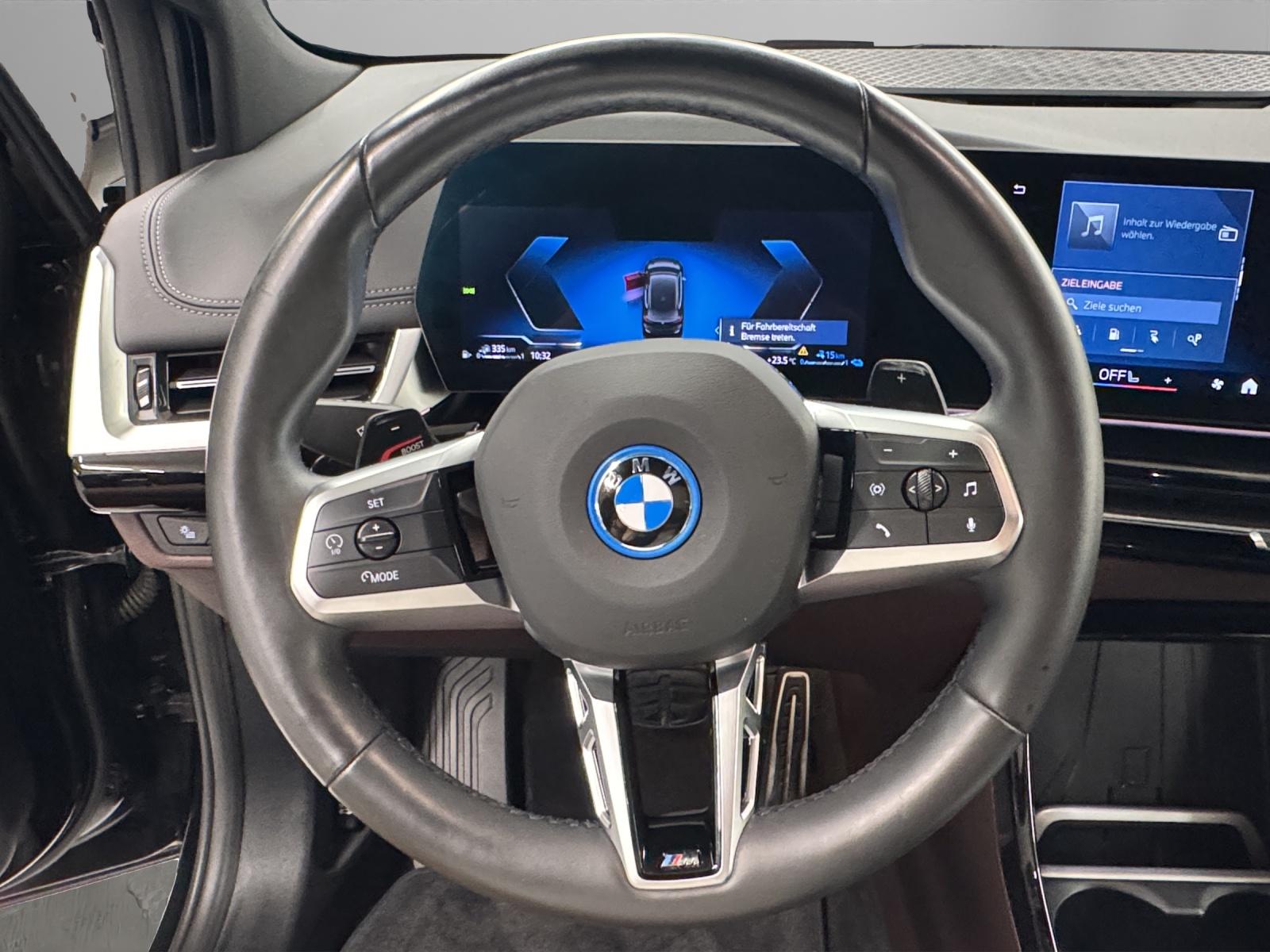 BMW 230e xDrive Active Tourer-image-15