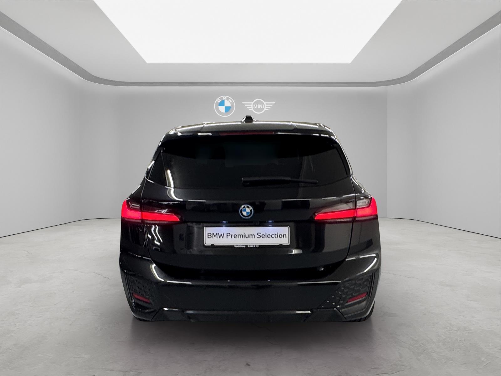 BMW 230e xDrive Active Tourer-image-3
