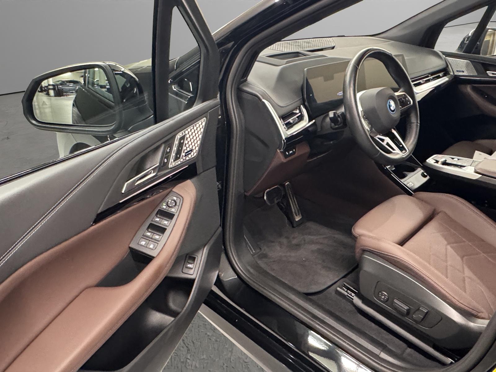 BMW 230e xDrive Active Tourer-image-11