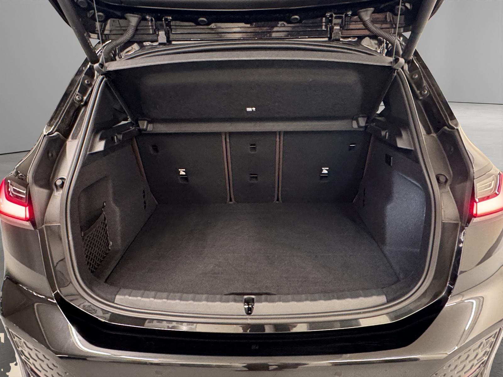 BMW 230e xDrive Active Tourer-image-9