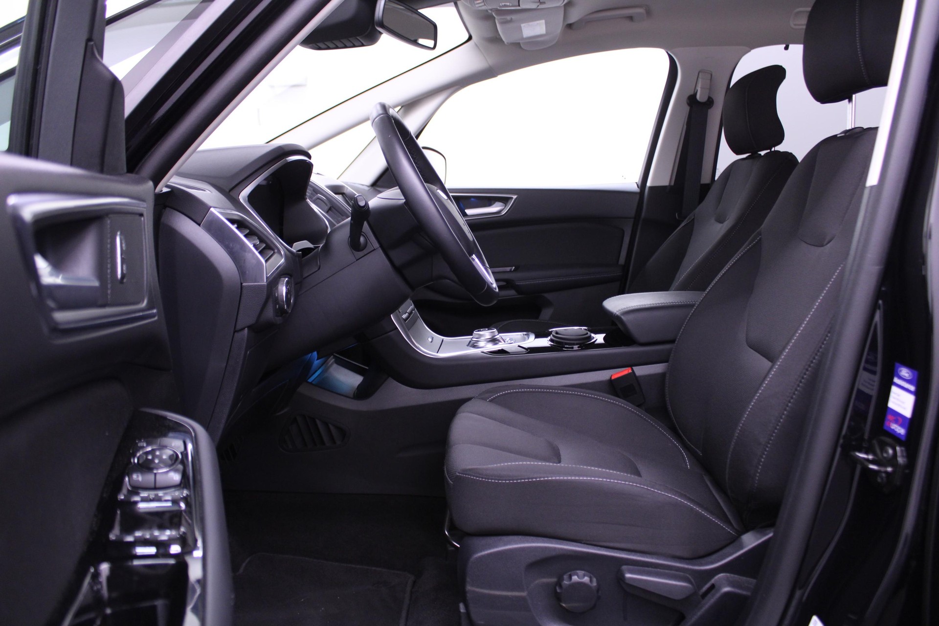 FORD S-Max 2.5 Hybrid Titanium 7P-image-2