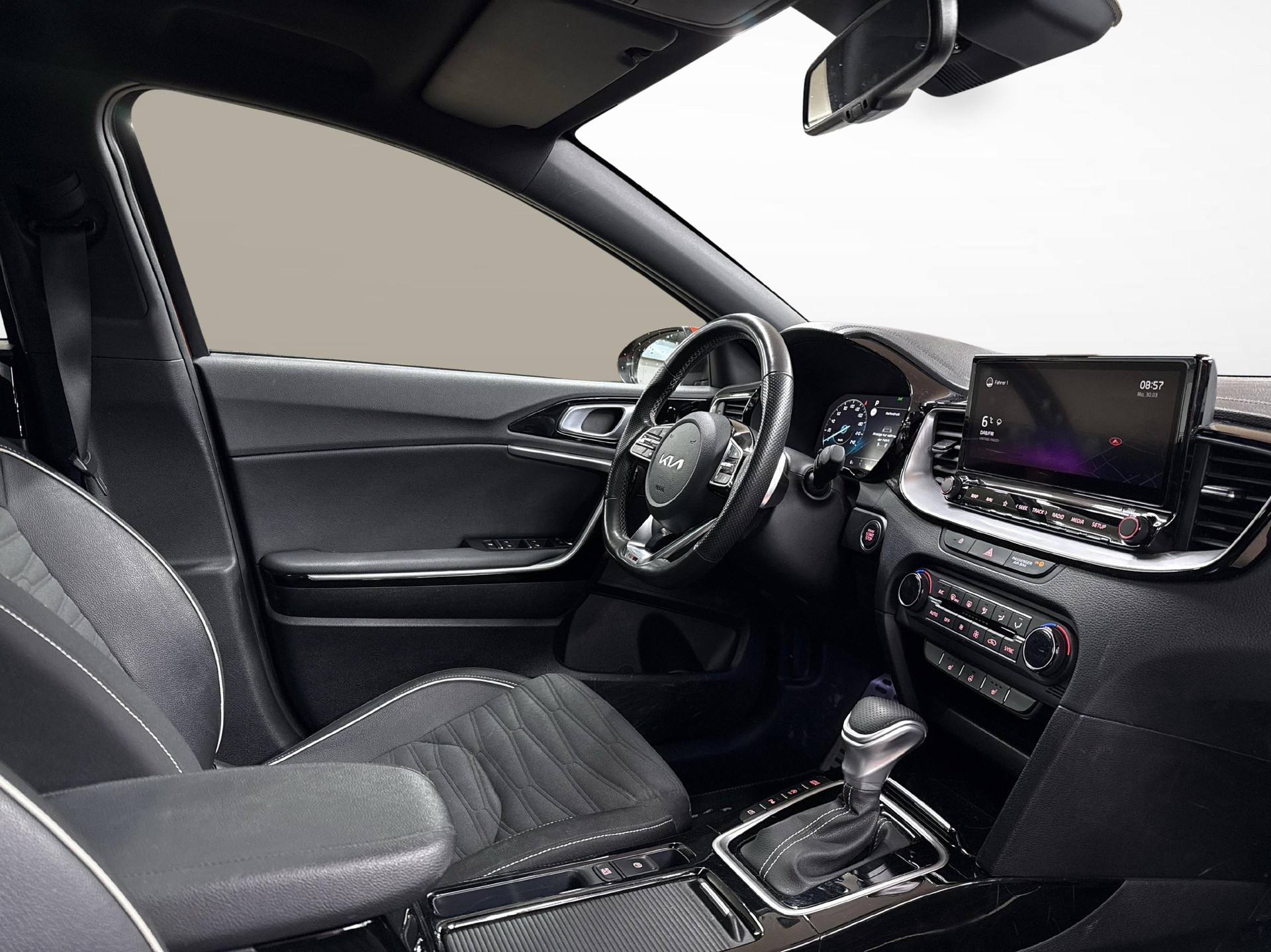 KIA Ceed 1.5 T-GDi MHEV GT-Line-image-9