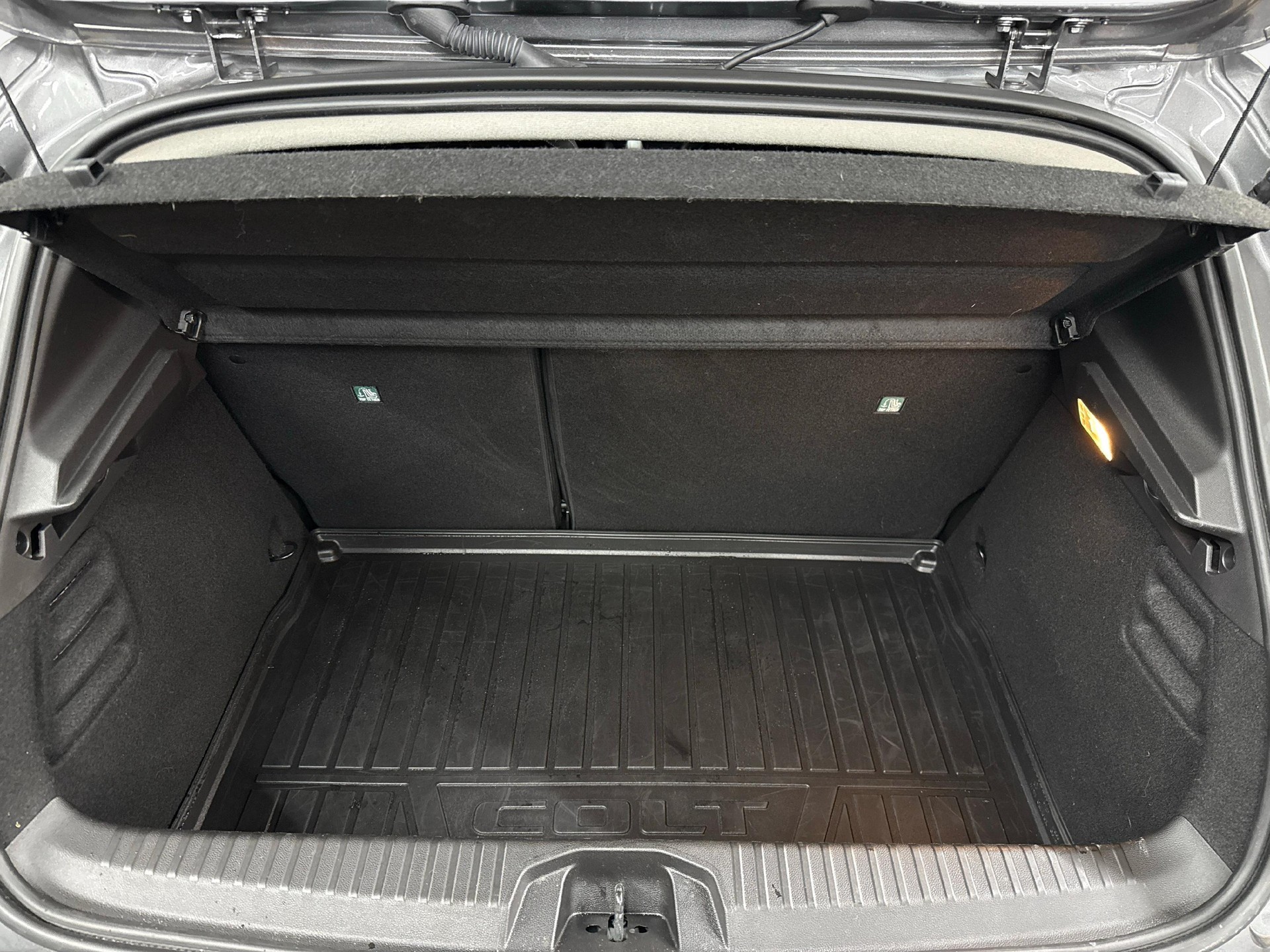 MITSUBISHI Colt 1.6 HEV Invite+-image-11