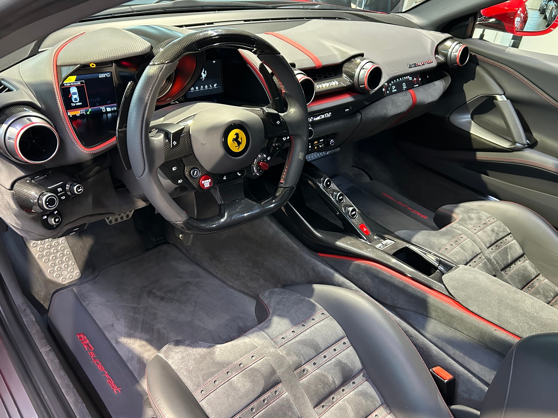 FERRARI 812 Superfast-image-8