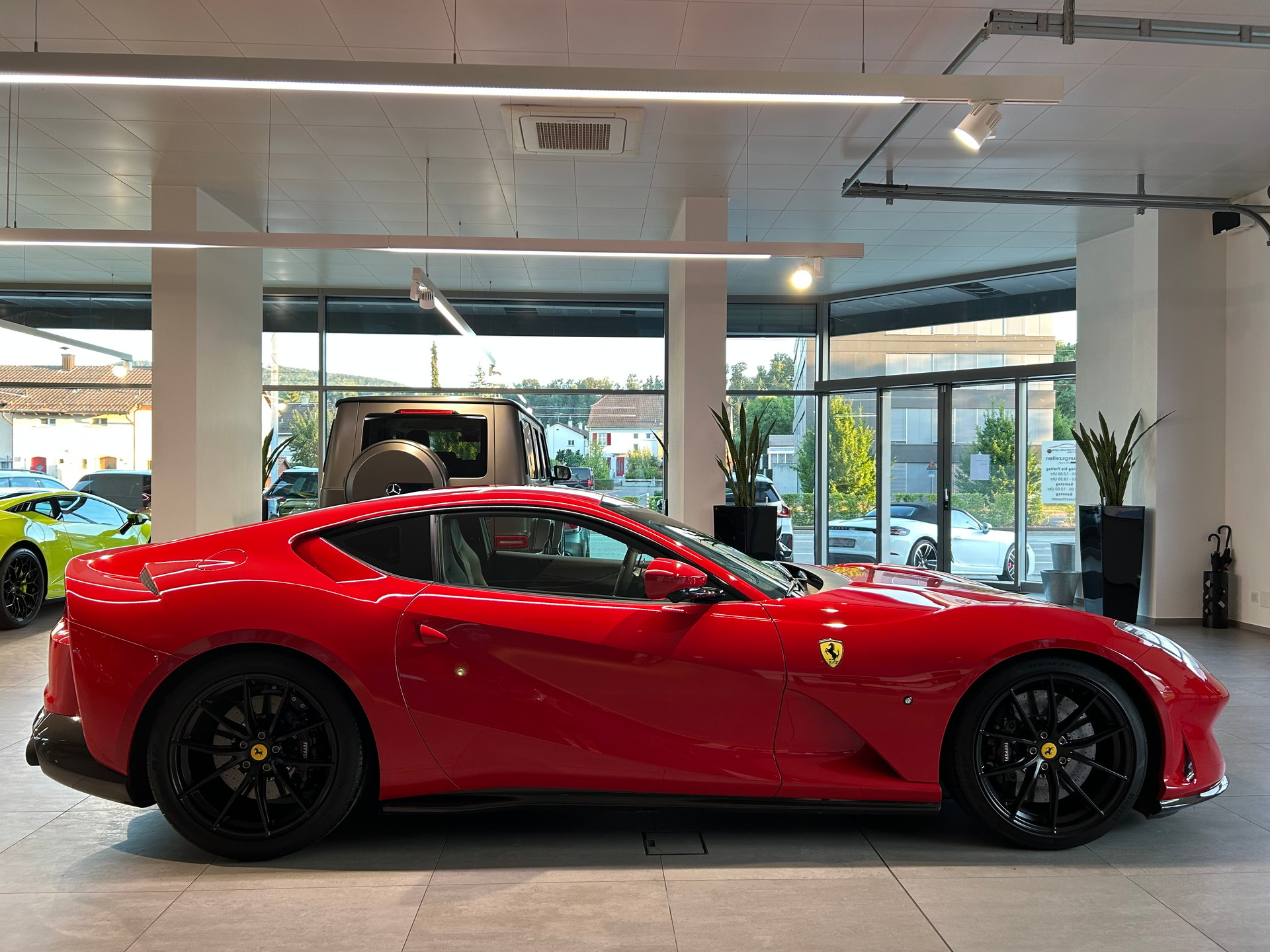 FERRARI 812 Superfast-image-7
