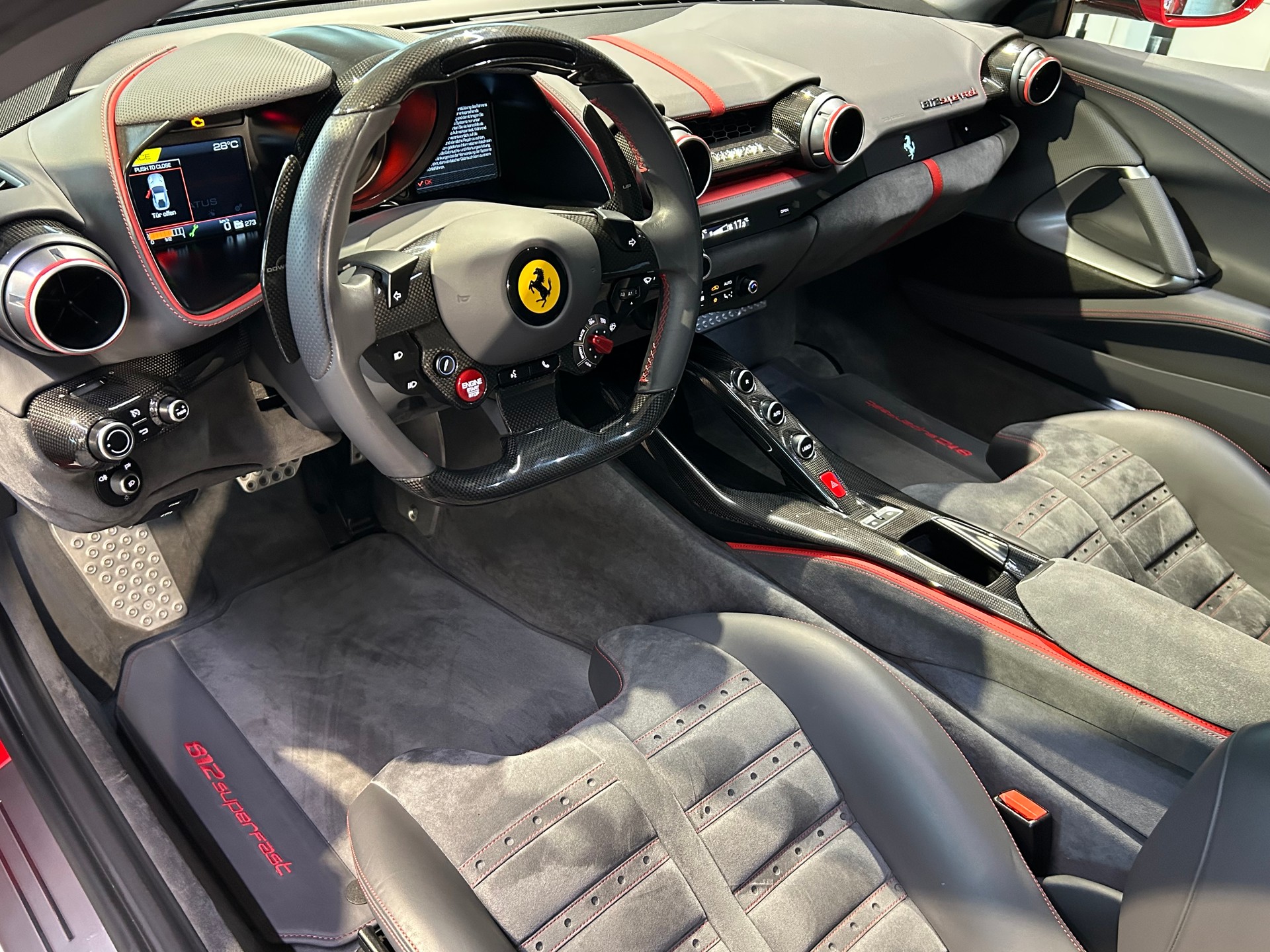 FERRARI 812 Superfast-image-11