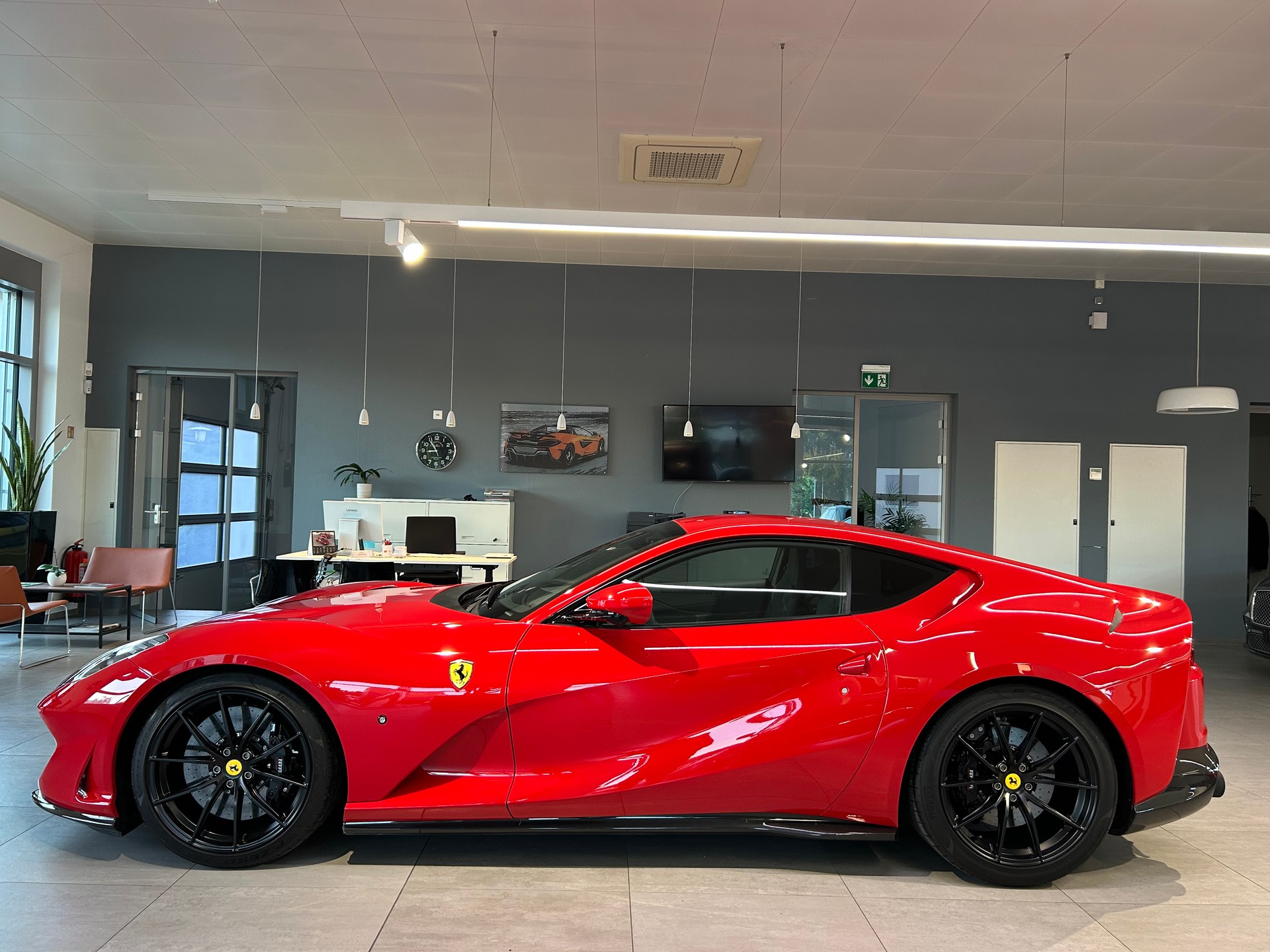 FERRARI 812 Superfast-image-6