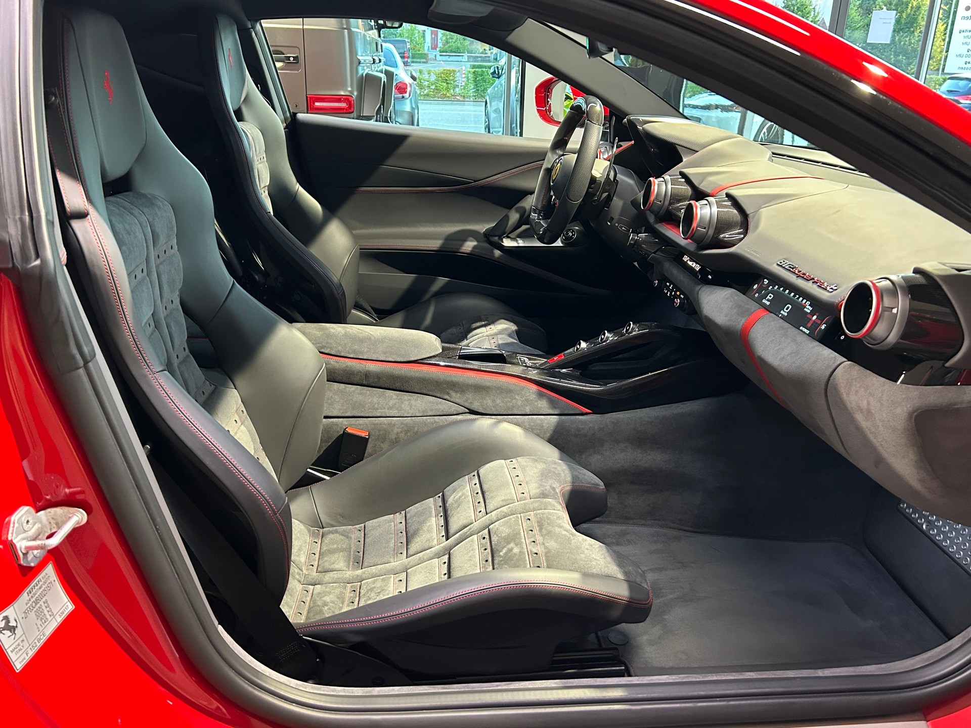 FERRARI 812 Superfast-image-13