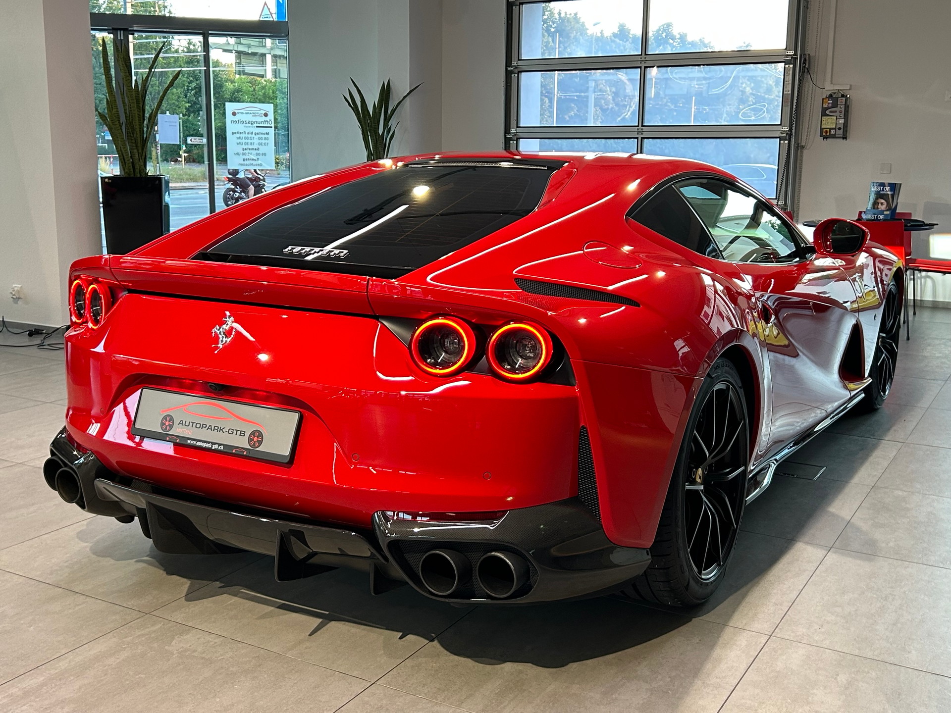 FERRARI 812 Superfast-image-4
