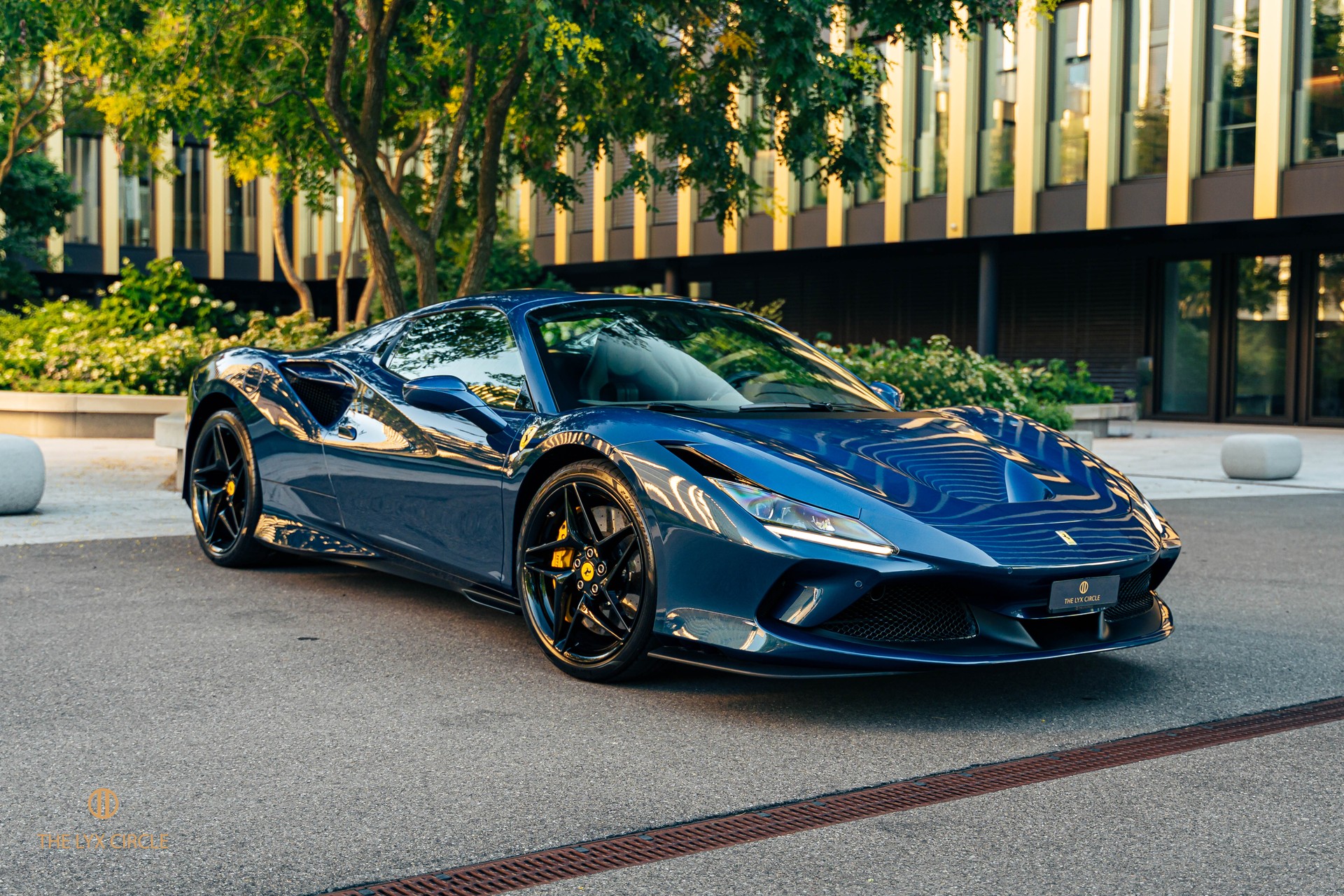 FERRARI F8 Spider-image-1
