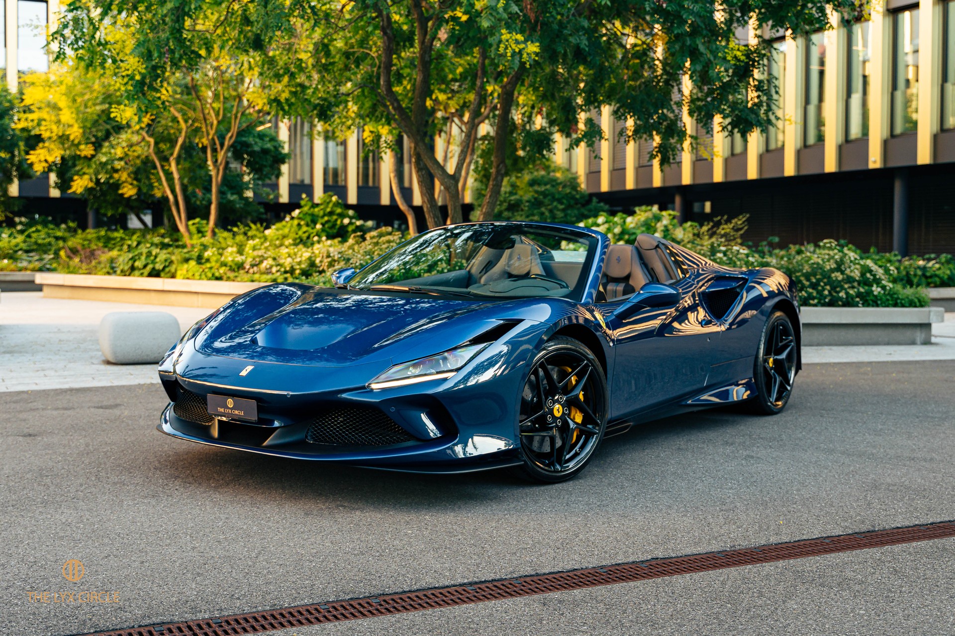 FERRARI F8 Spider-image-3