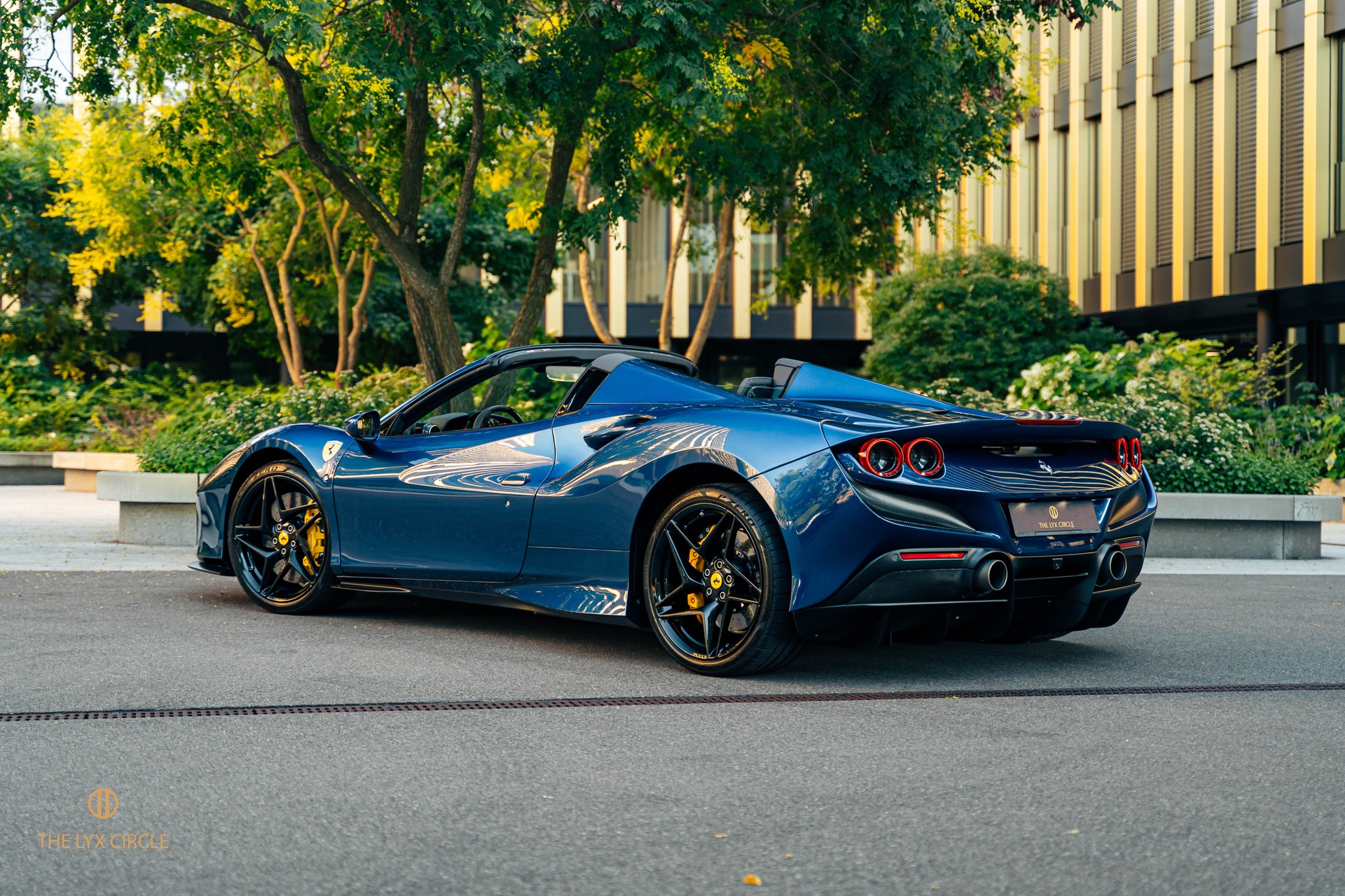 FERRARI F8 Spider-image-6