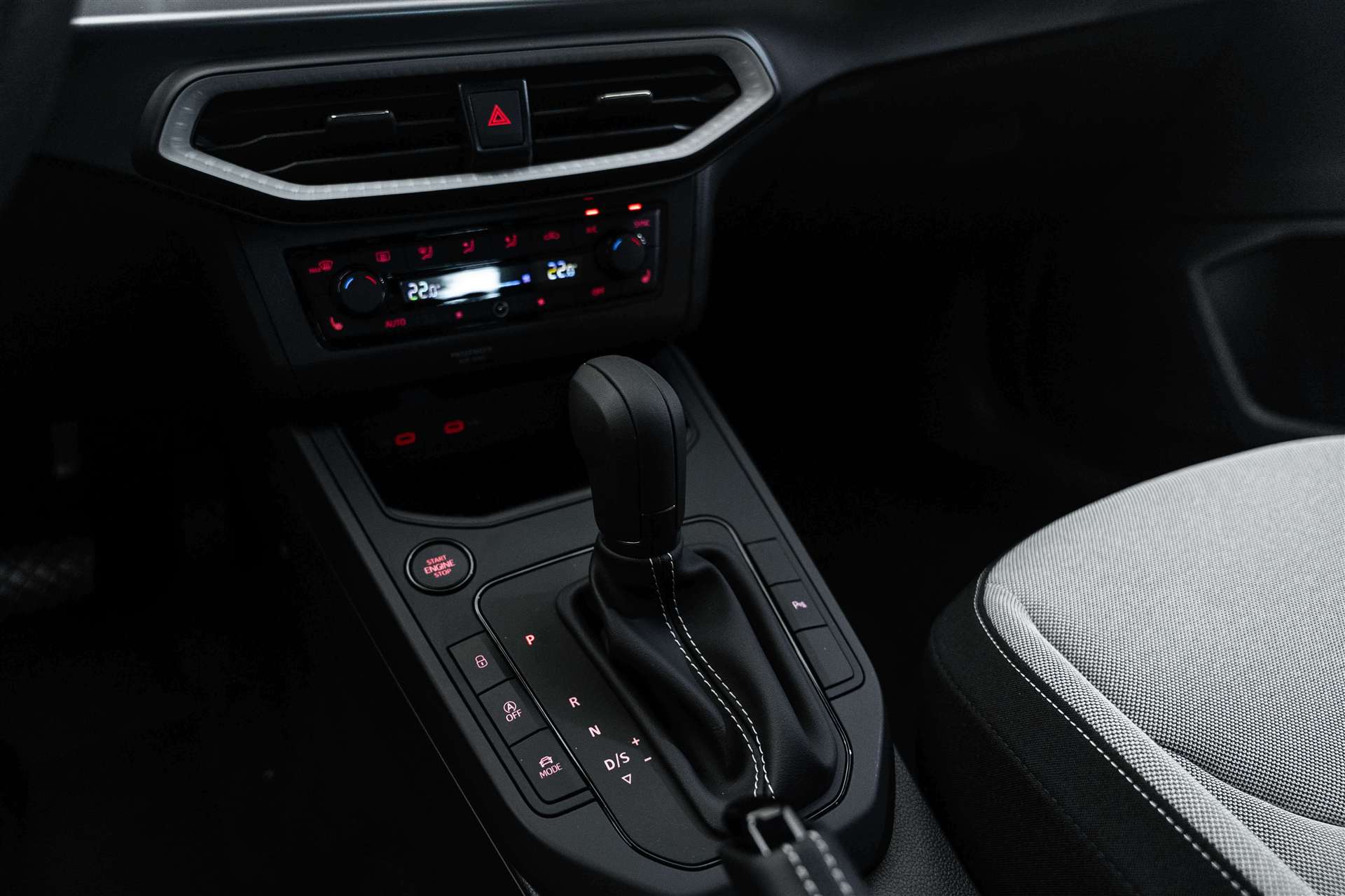 SEAT Ibiza 1.0 EcoTSi FR DSG-Automat NEW-image-21