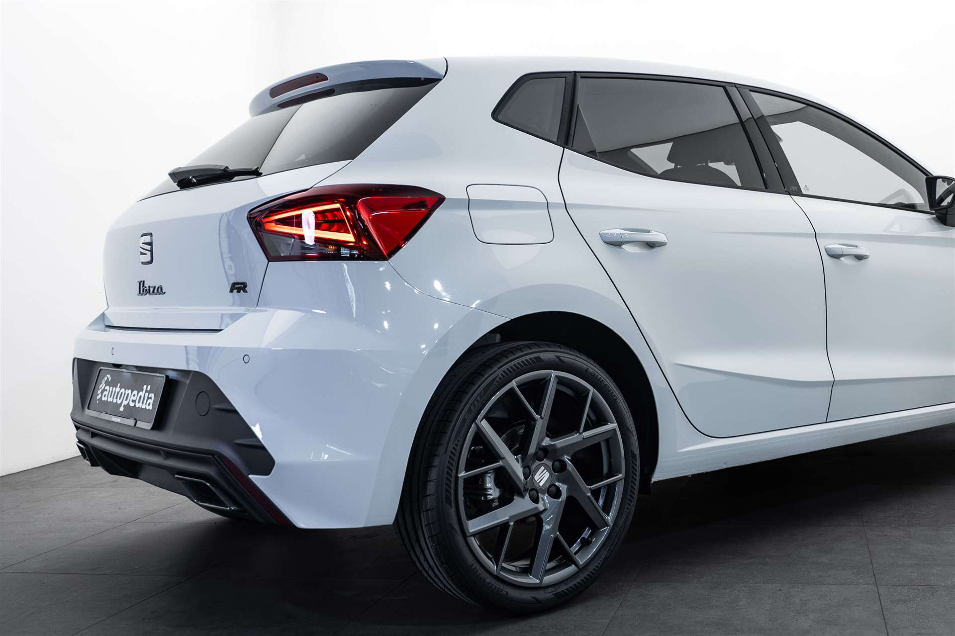 SEAT Ibiza 1.0 EcoTSi FR DSG-Automat NEW-showroom-element-3