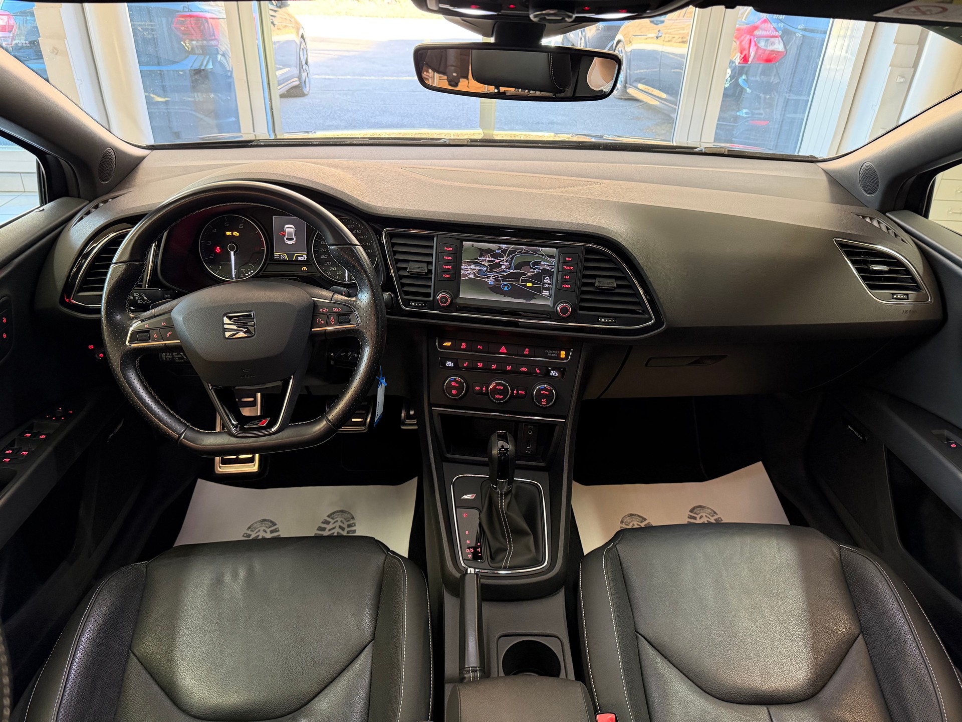 SEAT Leon 2.0 TSI 290 Cupra DSG-image-9