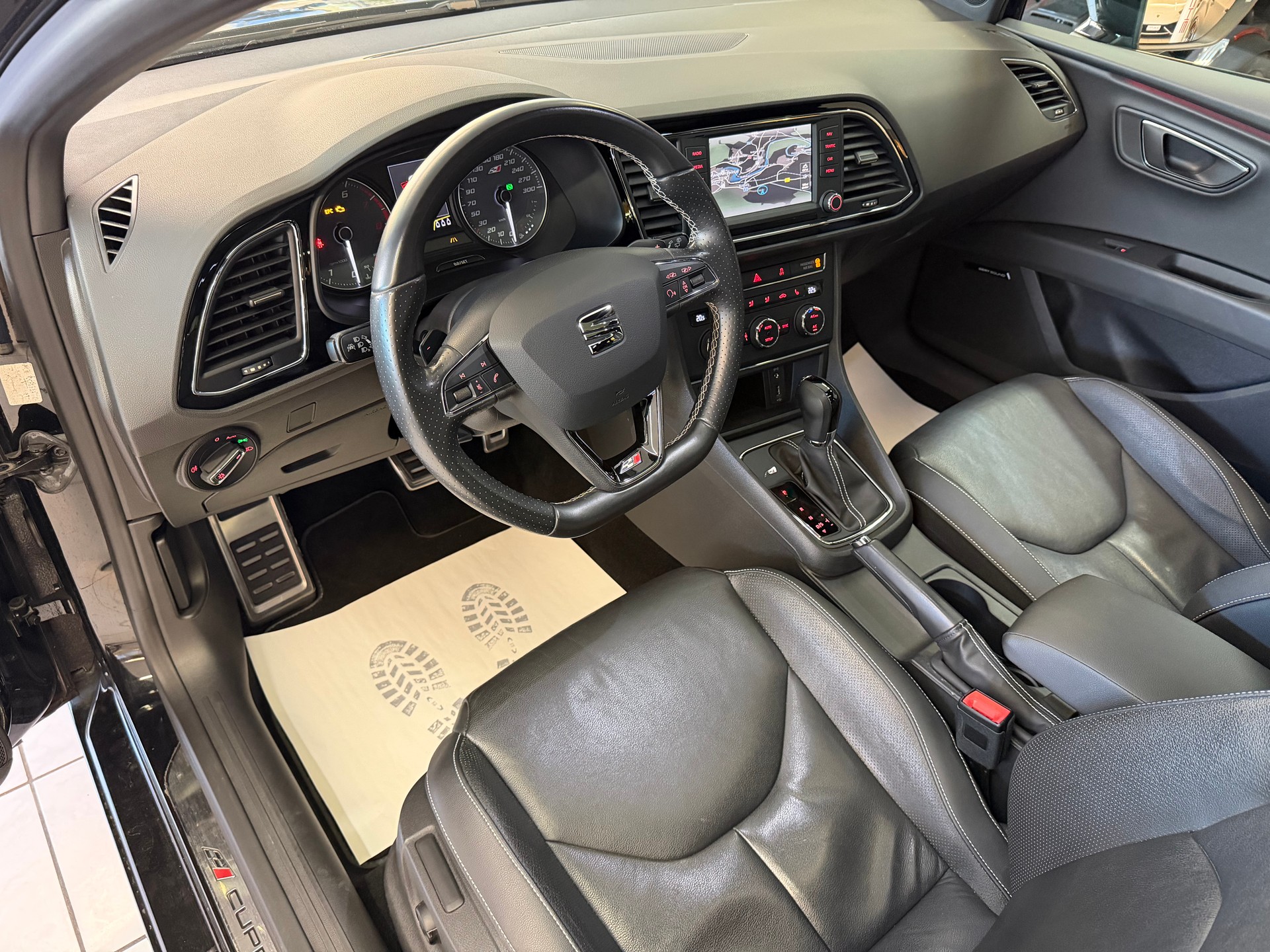 SEAT Leon 2.0 TSI 290 Cupra DSG-image-11
