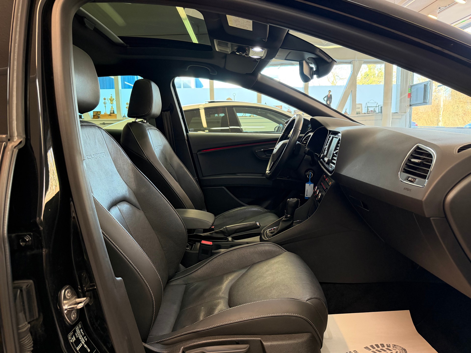 SEAT Leon 2.0 TSI 290 Cupra DSG-image-13