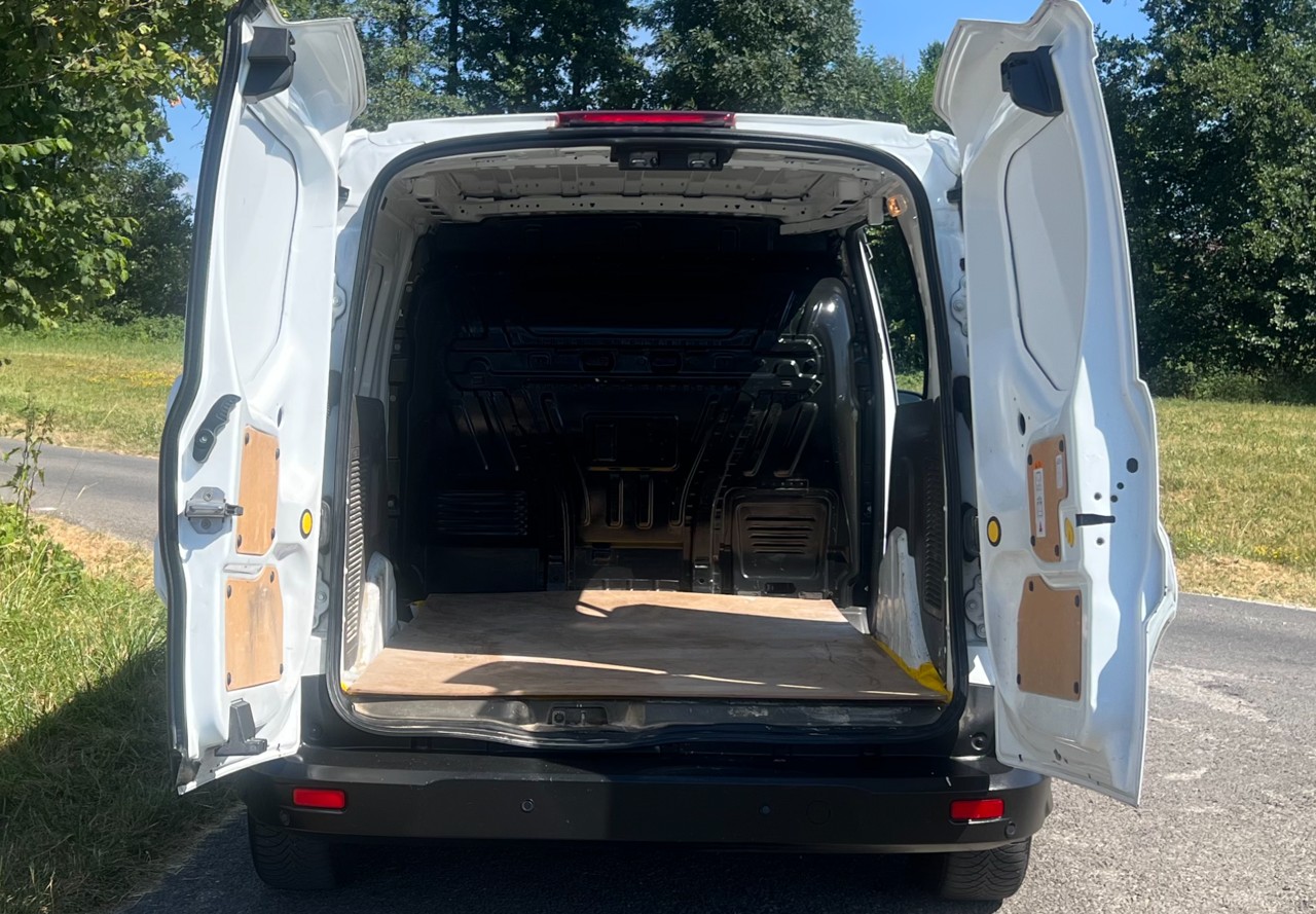 FORD Transit Connect Van T200 1.5 Eco Blue Ambiente-image-14