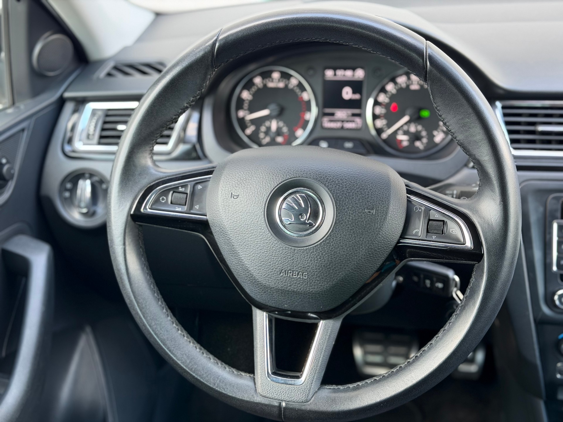 SKODA Rapid Spaceback 1.4 TSI Ambition DSG-image-10