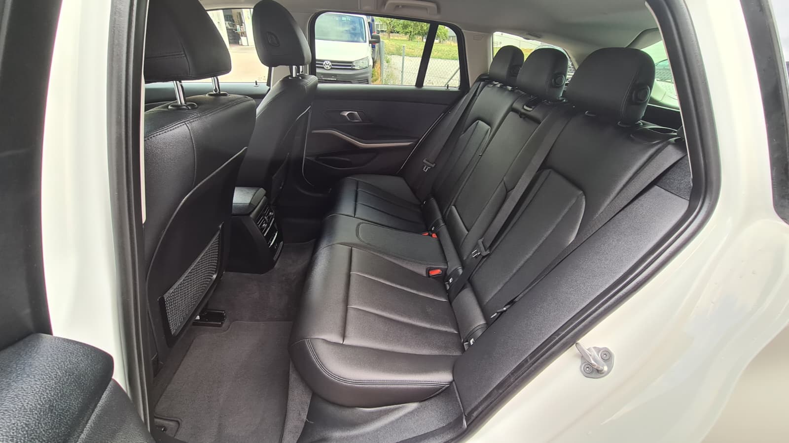 BMW 320d xDrive 48V Touring Steptronic ** Voll-Leder ** Gr-Navi ** RF-Kamera ** Sitzheizung ** Frisch Ab MFK & Service **-image-18