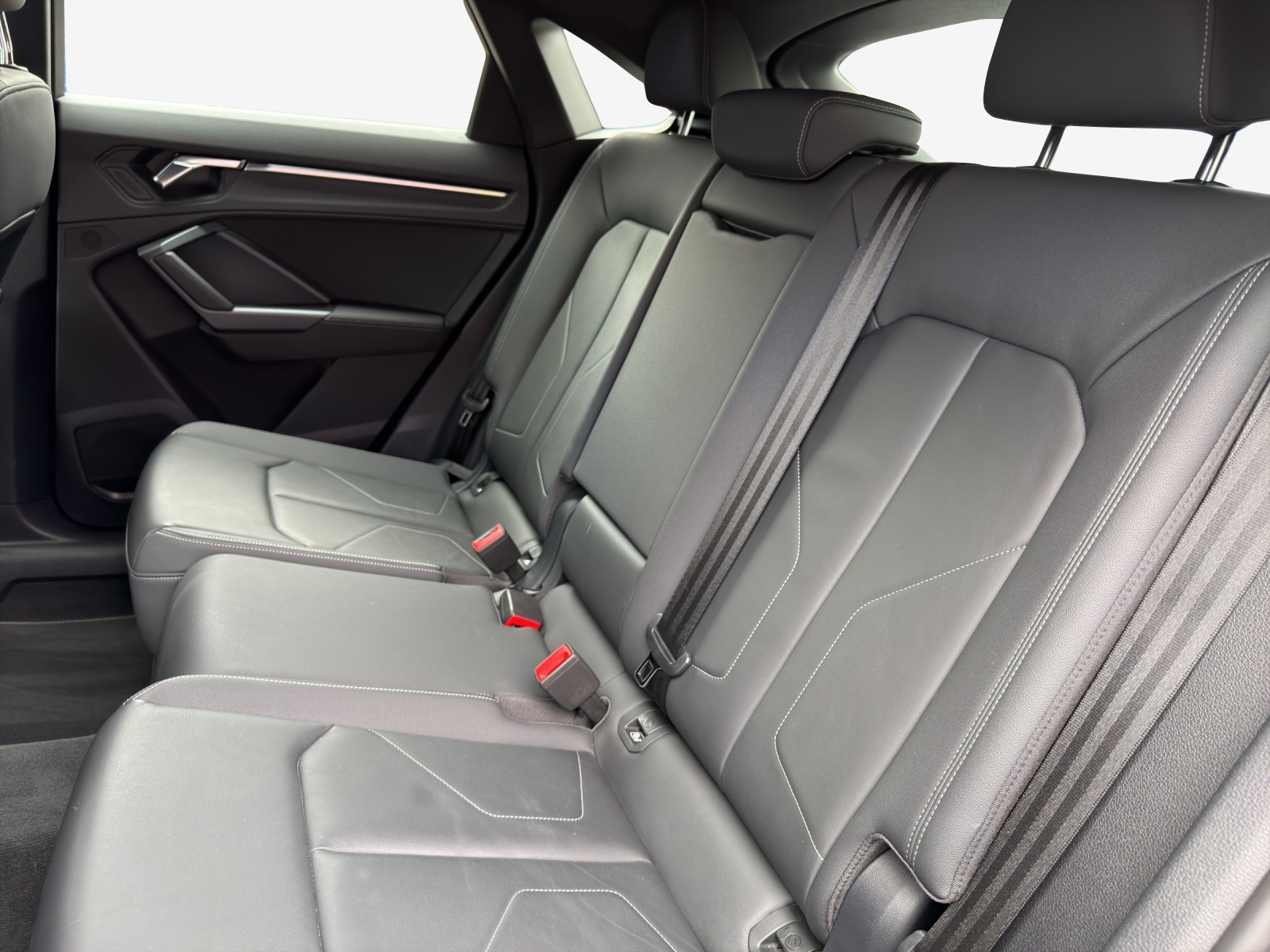 AUDI Q3 Sportback 35 TFSI S line Attraction S-tronic-image-11