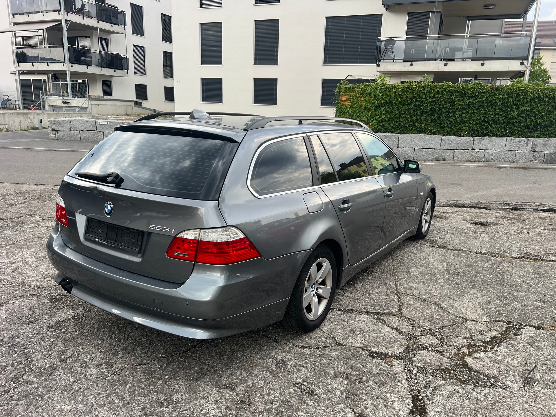 BMW 523i Touring Steptronic-image-4
