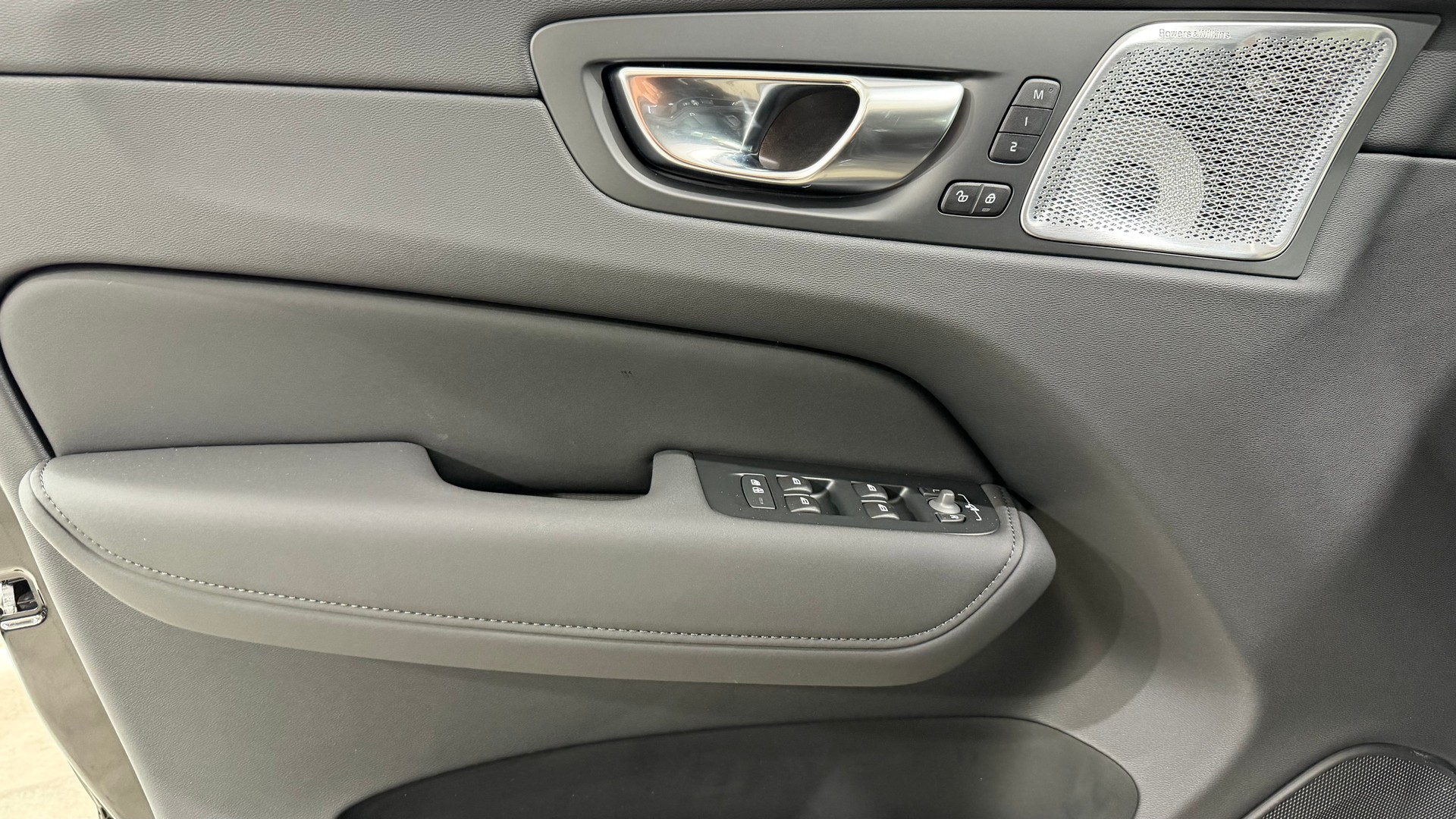 VOLVO XC60 2.0 T8 TE Black Edition e-image-10