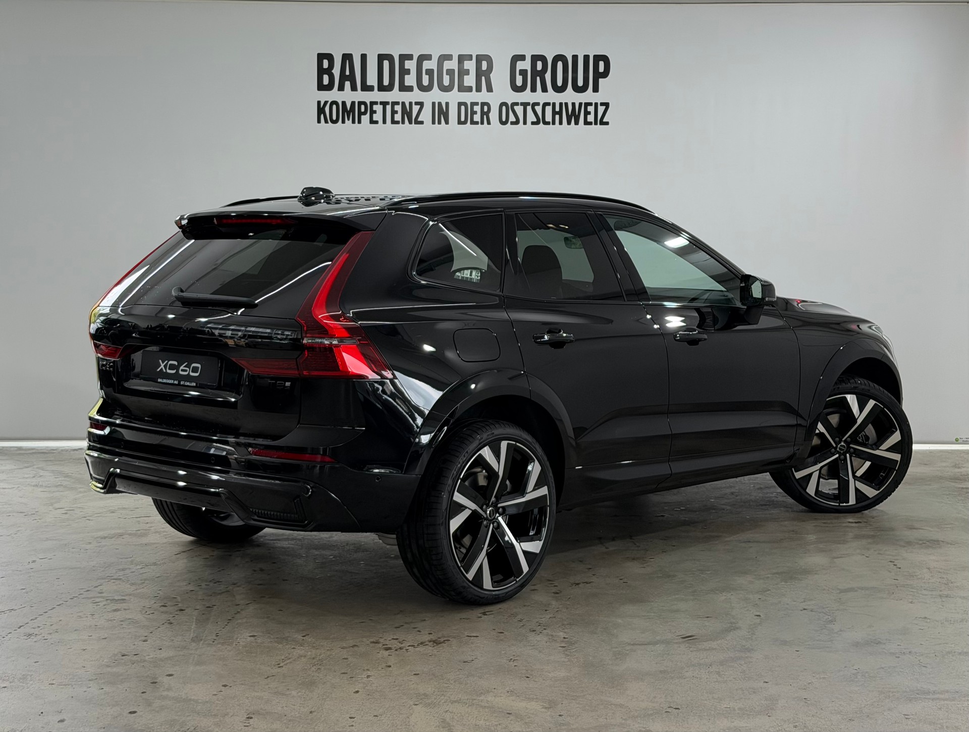 VOLVO XC60 2.0 T8 TE Black Edition e-image-2