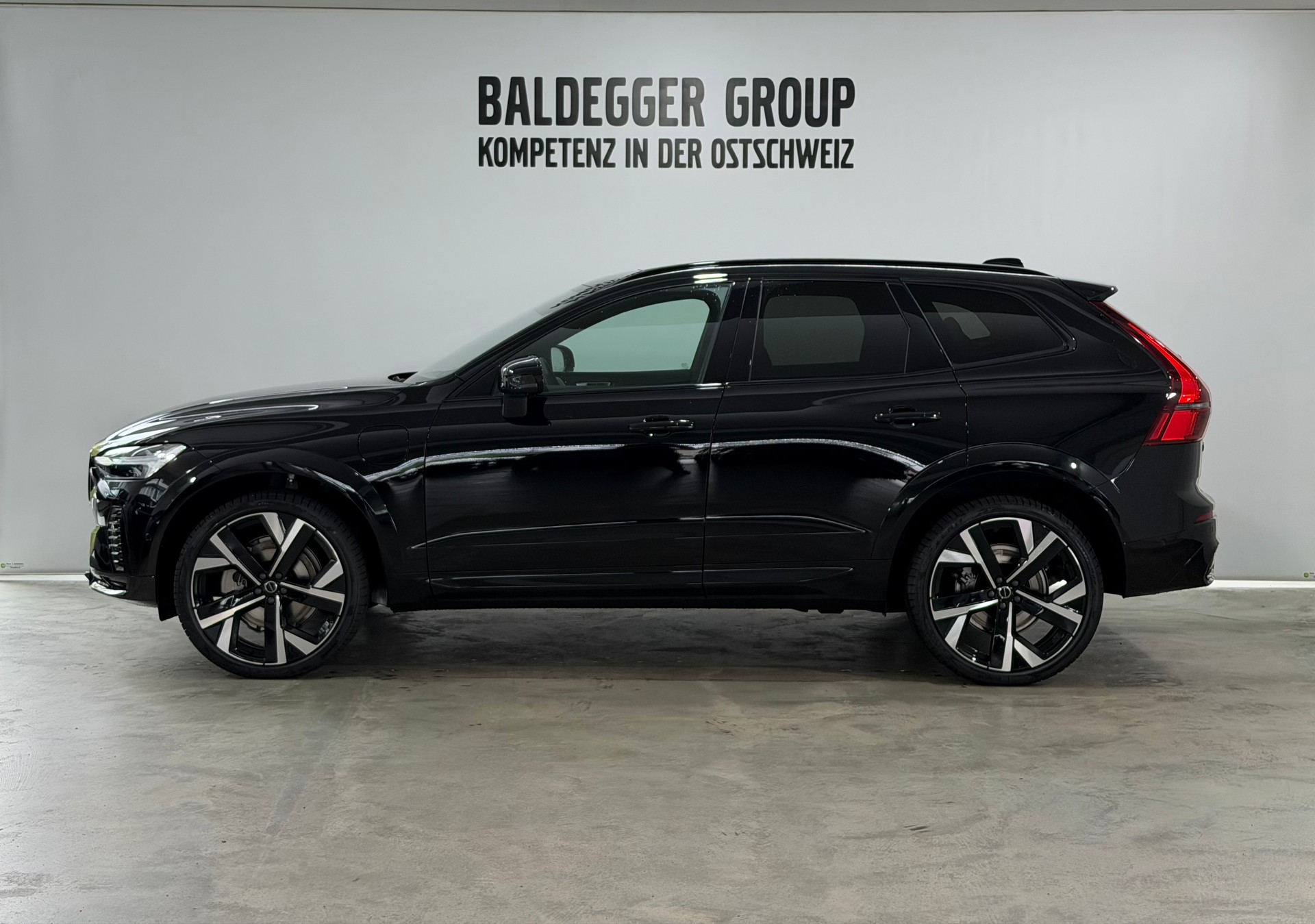 VOLVO XC60 2.0 T8 TE Black Edition e-image-1