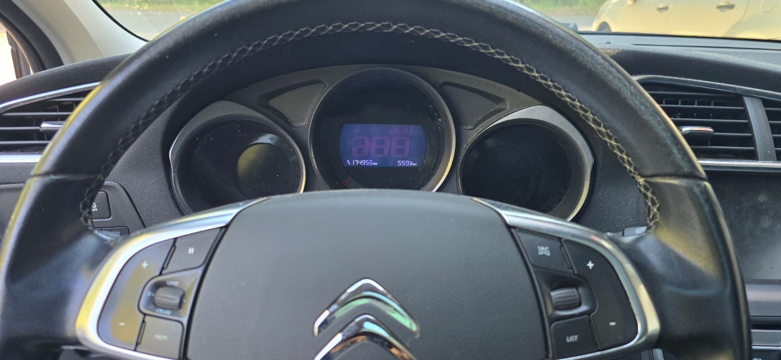 CITROEN C4 1.2 Pure Tech Feel-image-9