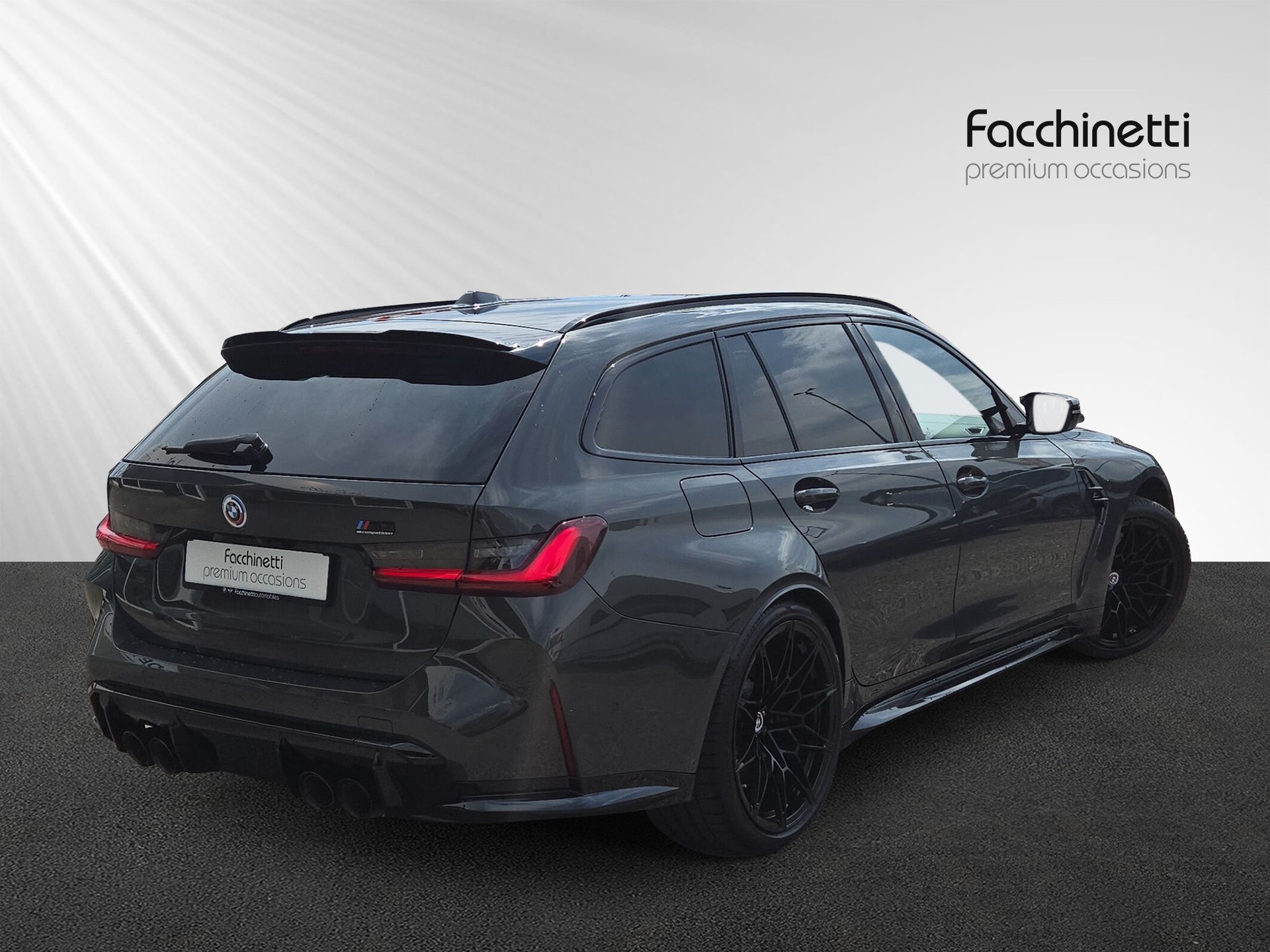 BMW M3 Touring xDrive Competition M-showroom-element-2