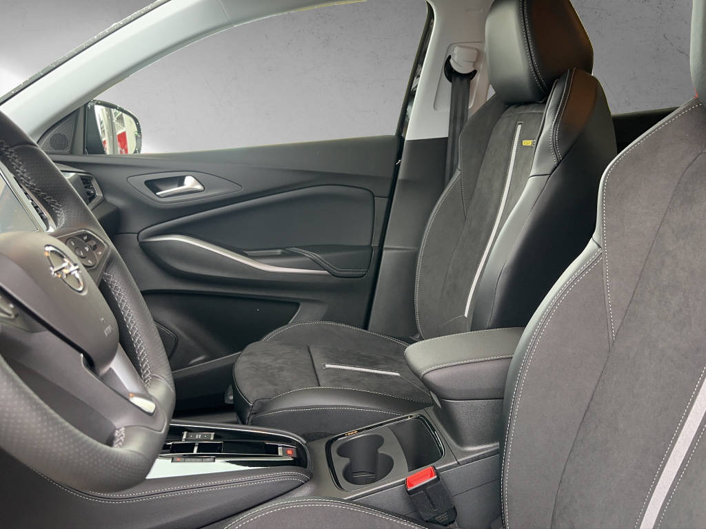 OPEL Grandland 1.6 Hybrid4 GSe Automatik-image-7