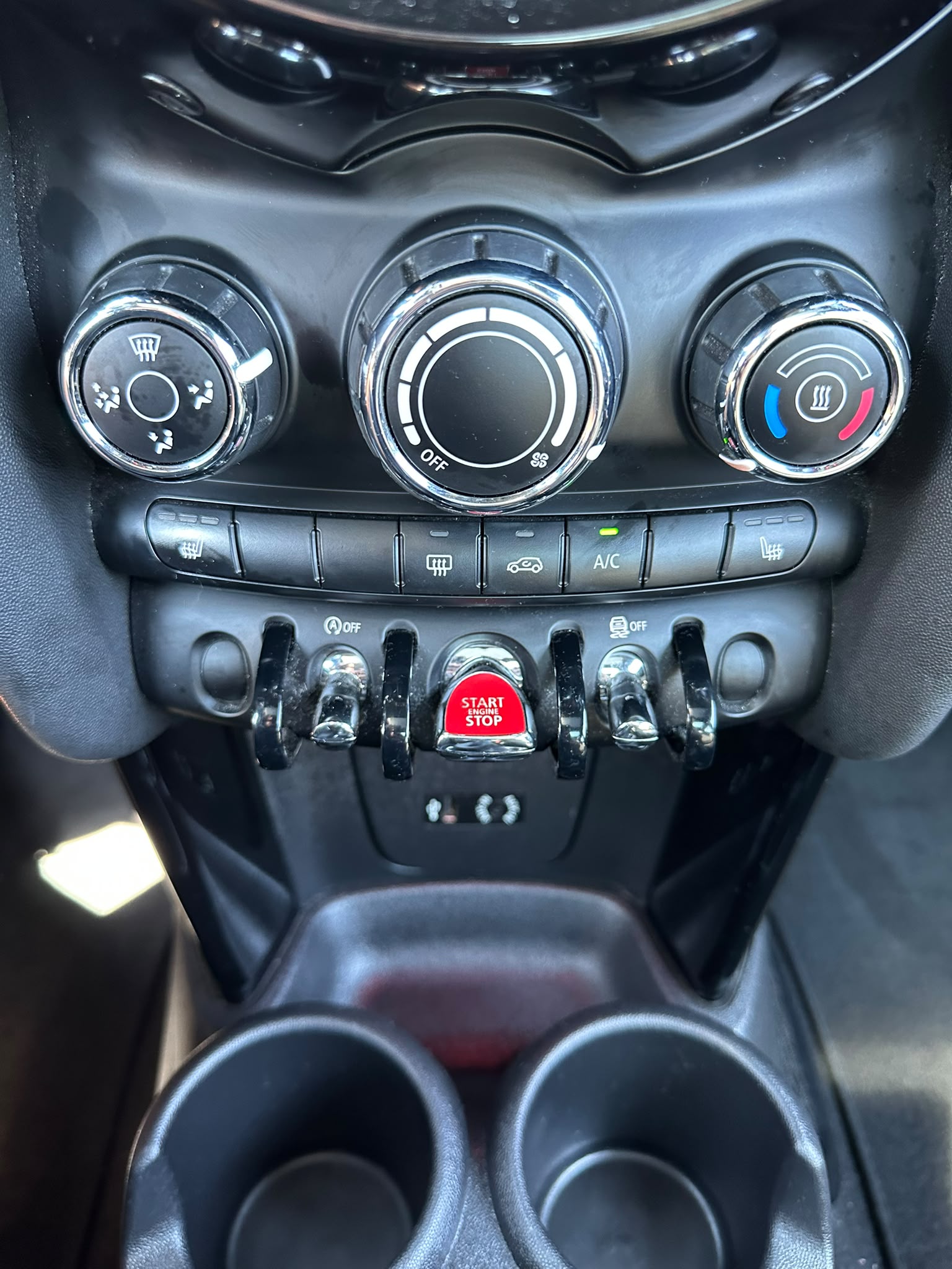 MINI Cooper Classic Edition-image-18