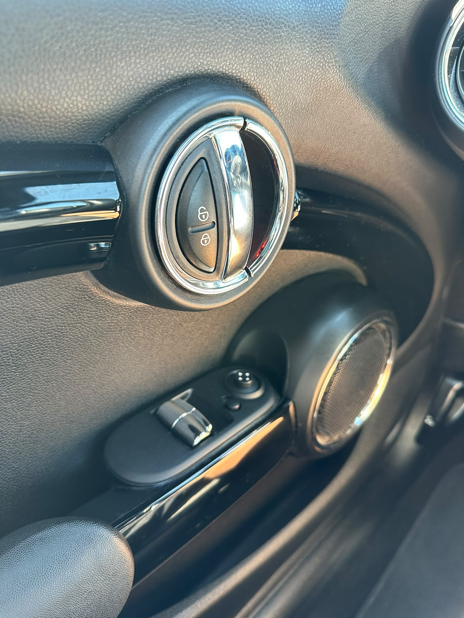 MINI Cooper Classic Edition-image-19
