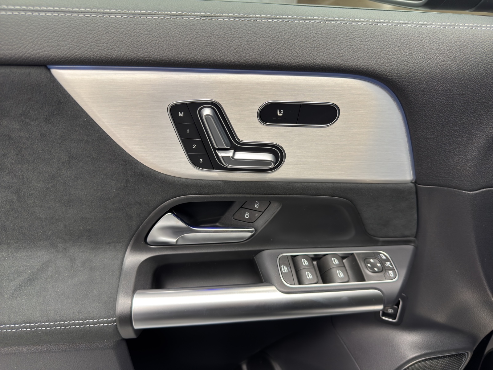 MERCEDES-BENZ GLA 220 AMG Line 4Matic-image-14