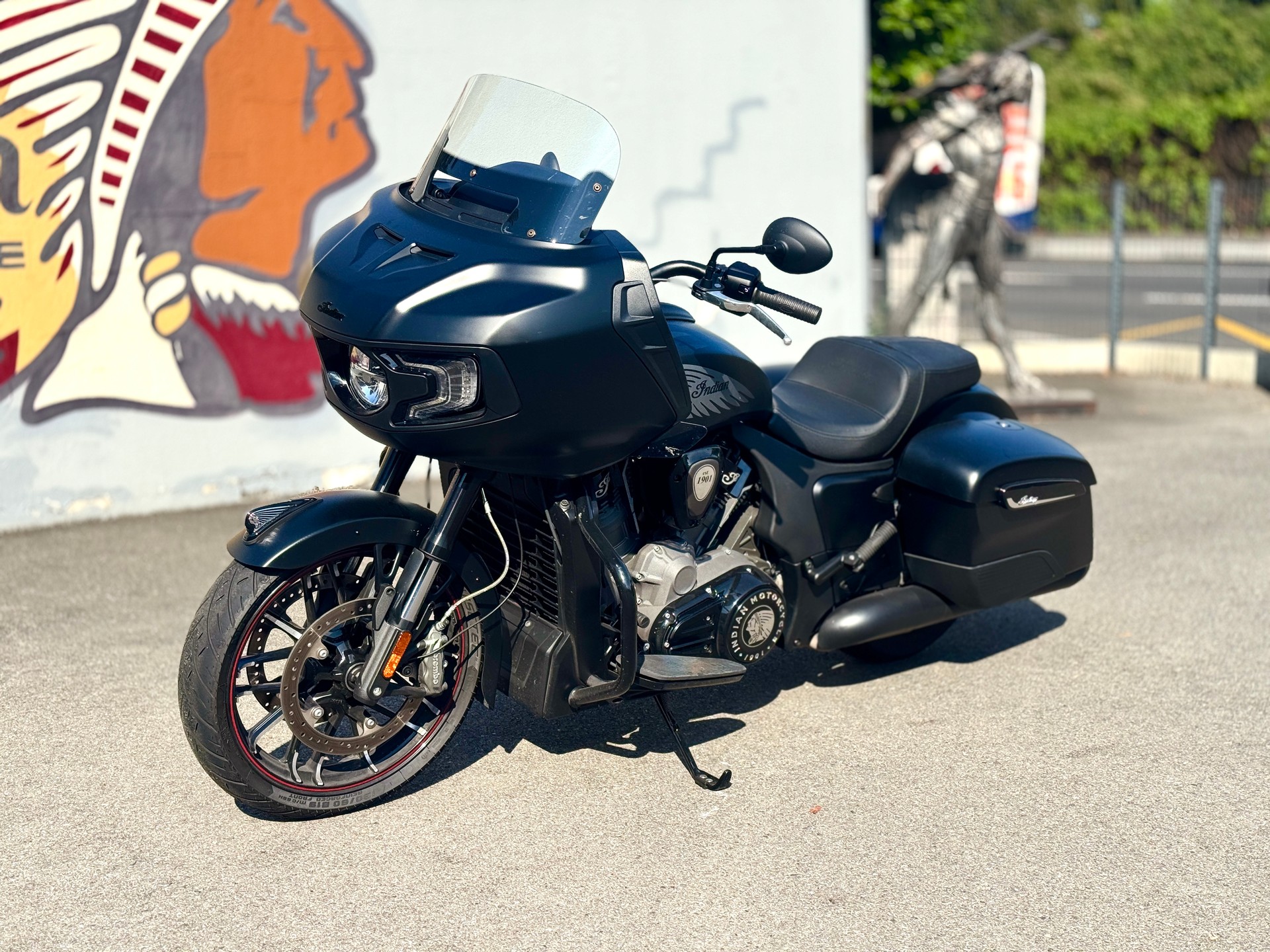 INDIAN Challenger Dark Horse-showroom-element-3