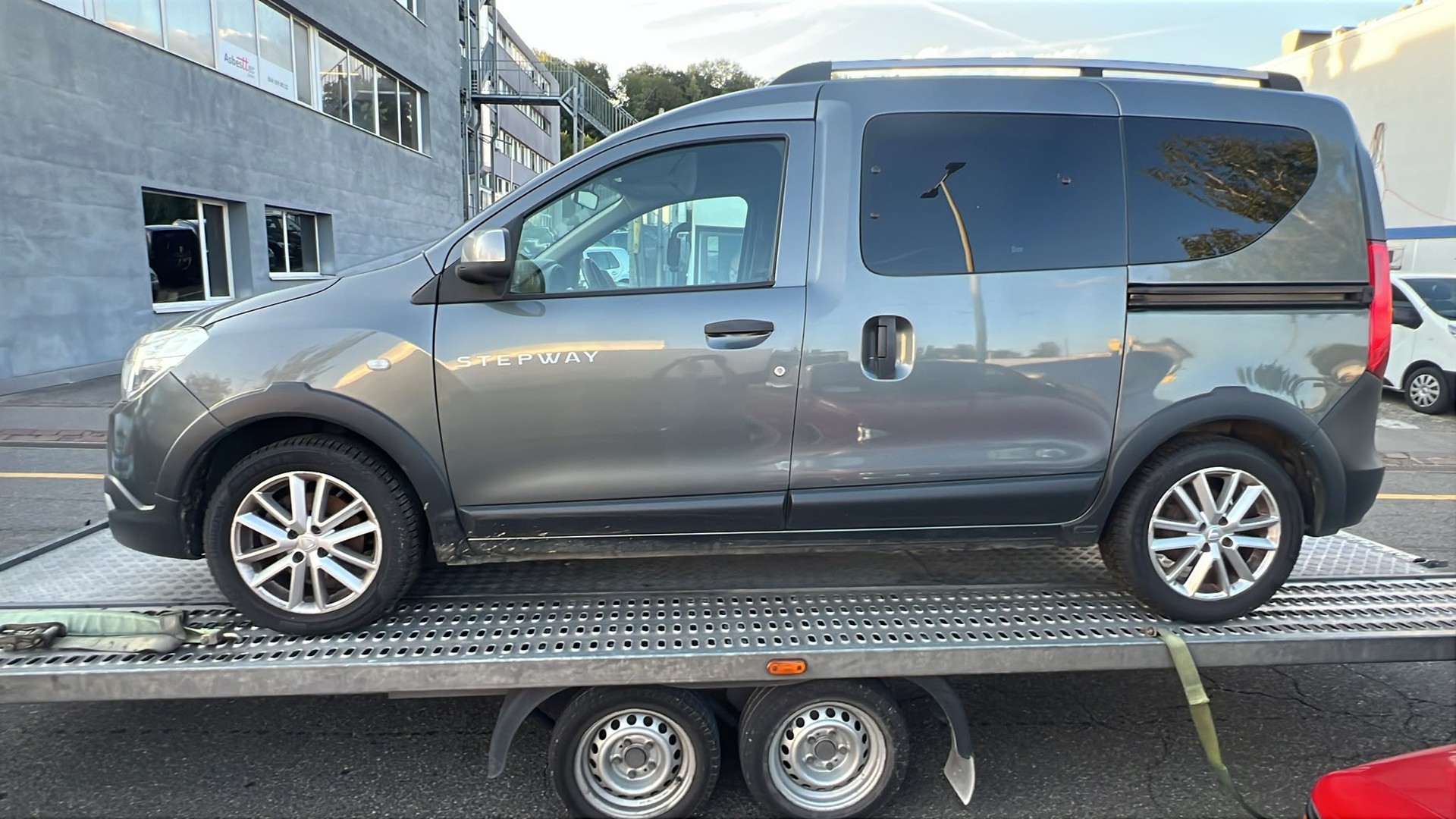 DACIA Dokker 1.2 T Stepway-showroom-element-3