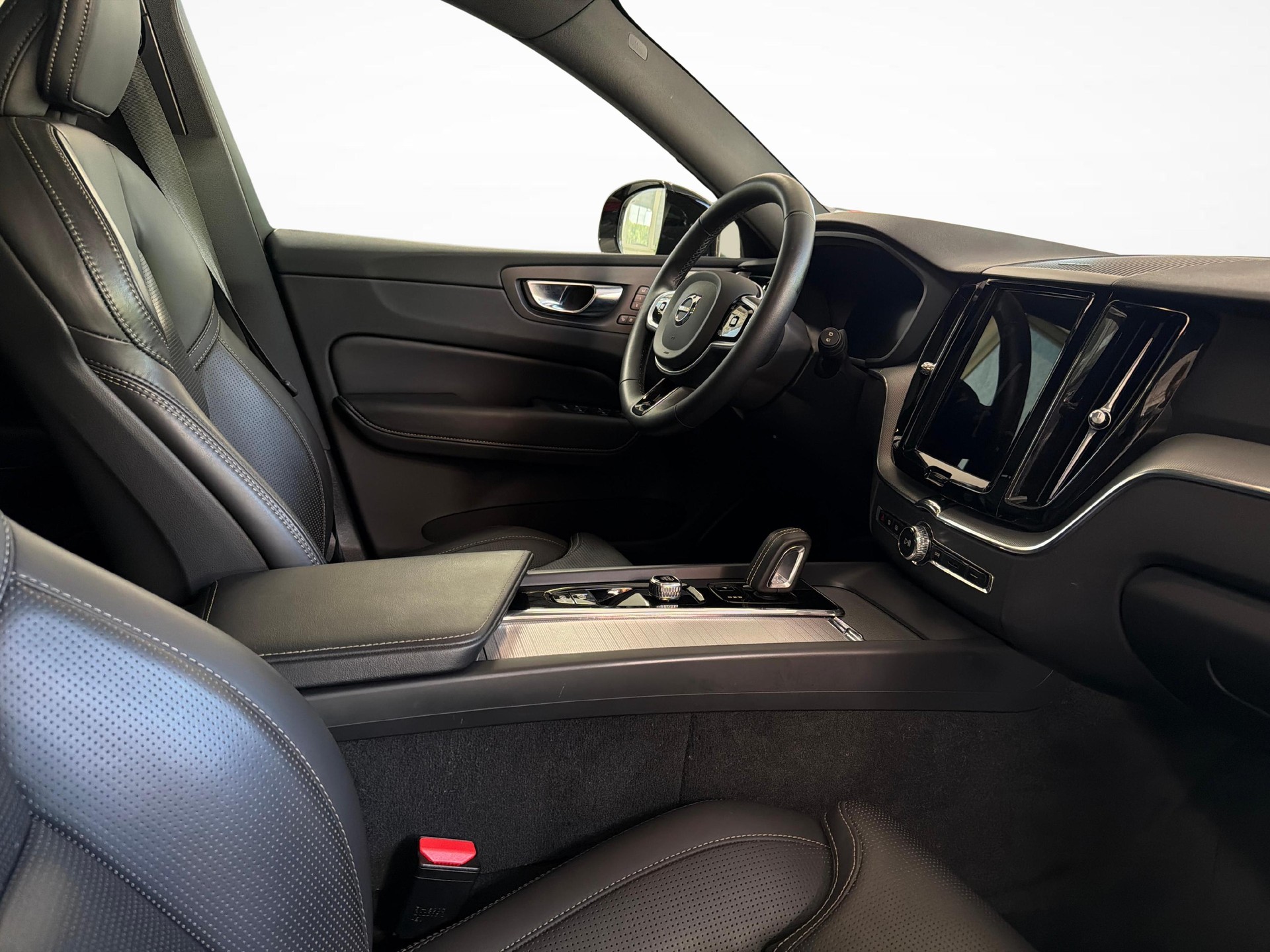 VOLVO XC60 2.0 T8 TE R-Design eAWD + Ruote invernali incluse-image-10