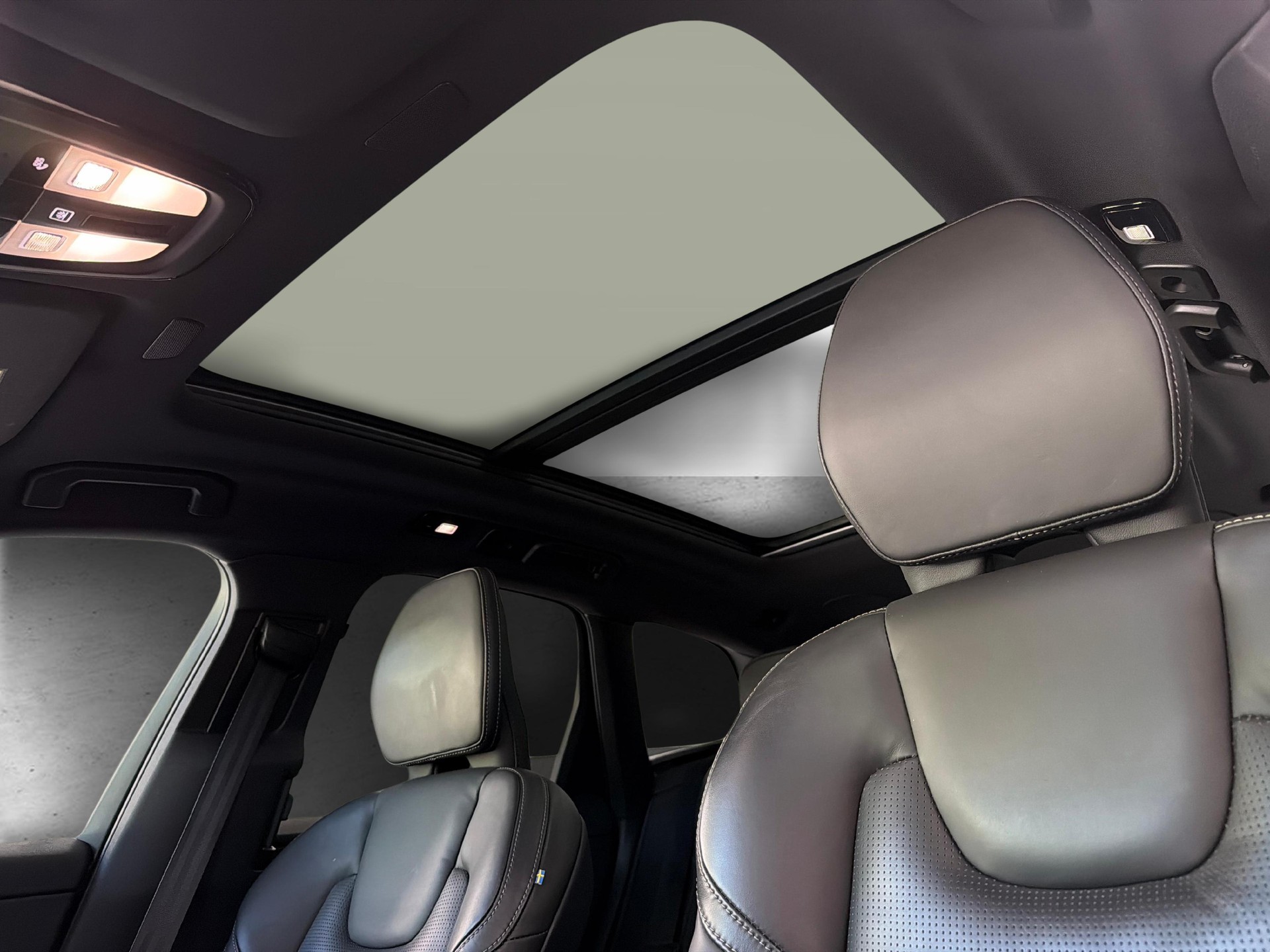 VOLVO XC60 2.0 T8 TE R-Design eAWD + Ruote invernali incluse-image-11