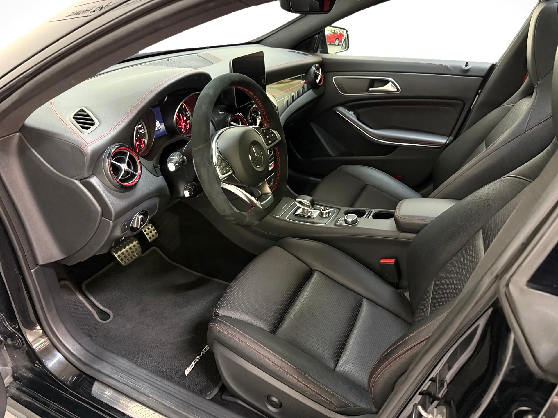 MERCEDES-BENZ CLA Shooting Brake 45 AMG 4Matic Speedshift-image-13