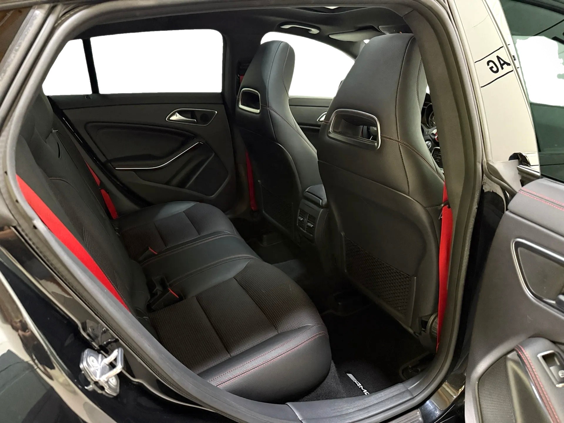 MERCEDES-BENZ CLA Shooting Brake 45 AMG 4Matic Speedshift-image-9