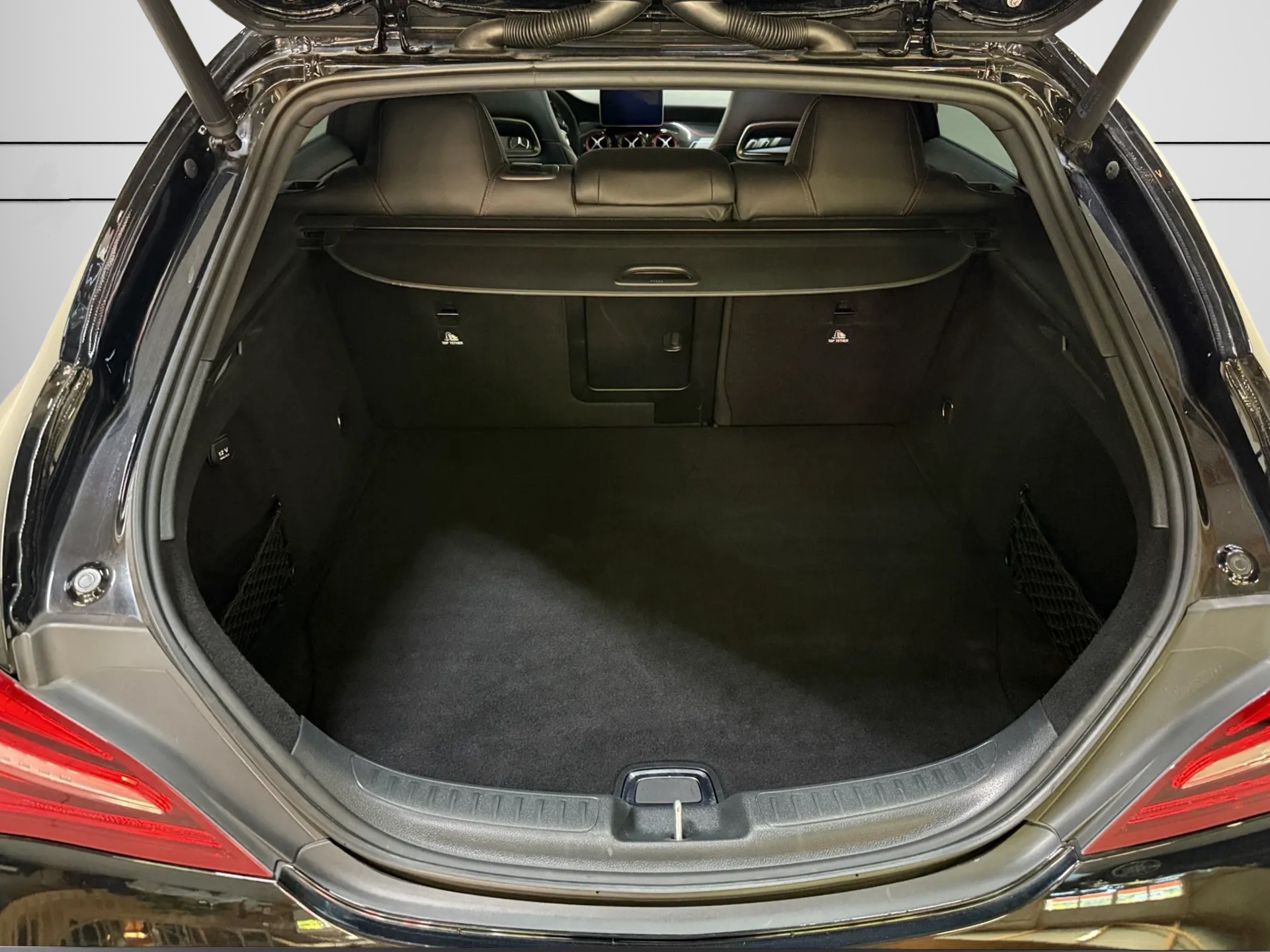 MERCEDES-BENZ CLA Shooting Brake 45 AMG 4Matic Speedshift-image-10