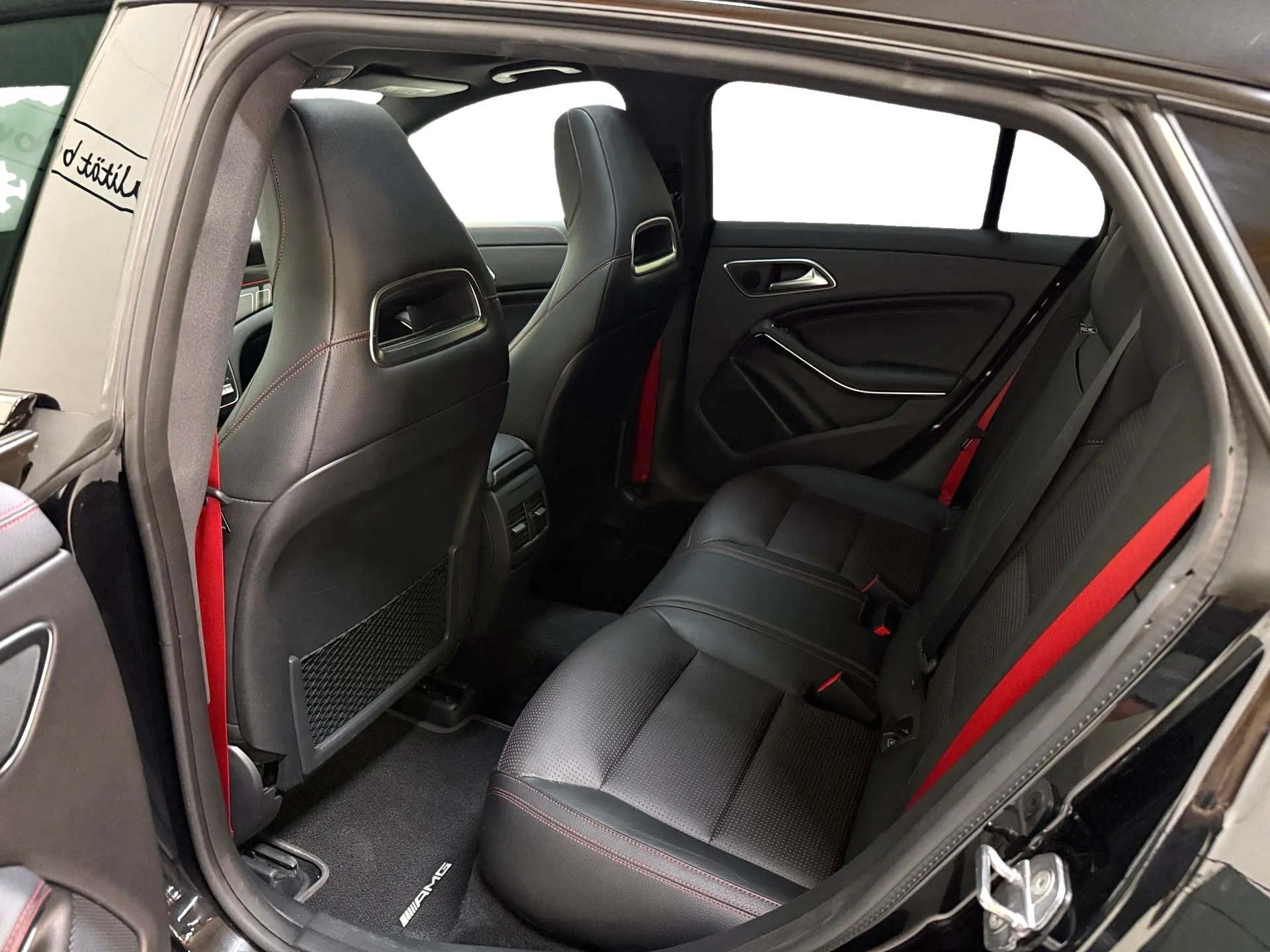 MERCEDES-BENZ CLA Shooting Brake 45 AMG 4Matic Speedshift-image-12