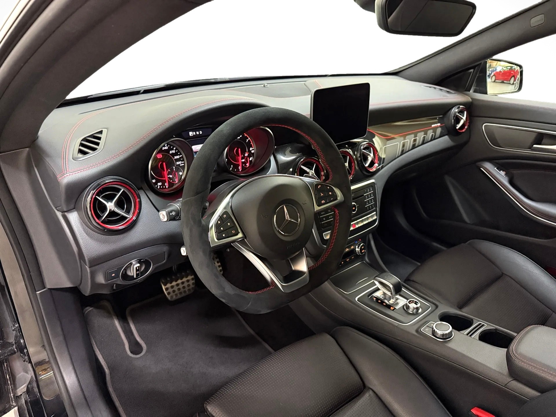 MERCEDES-BENZ CLA Shooting Brake 45 AMG 4Matic Speedshift-image-17
